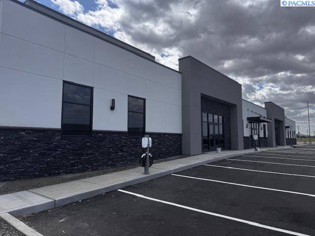 Kennewick, WA 99336,7034 W Clearwater Avenue