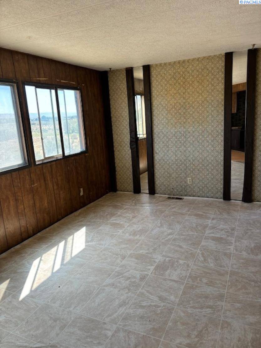 Prosser, WA 99350,167405 W Old Inland Empire Hwy