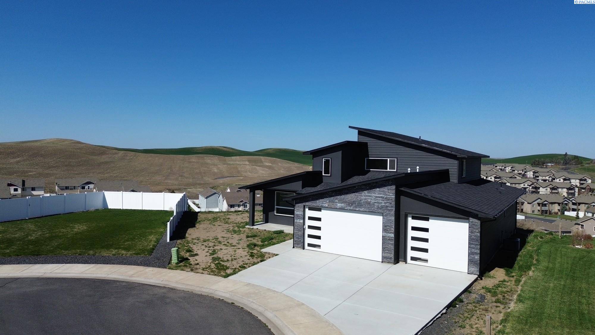 Pullman, WA 99163,865 SW Windy Point Court