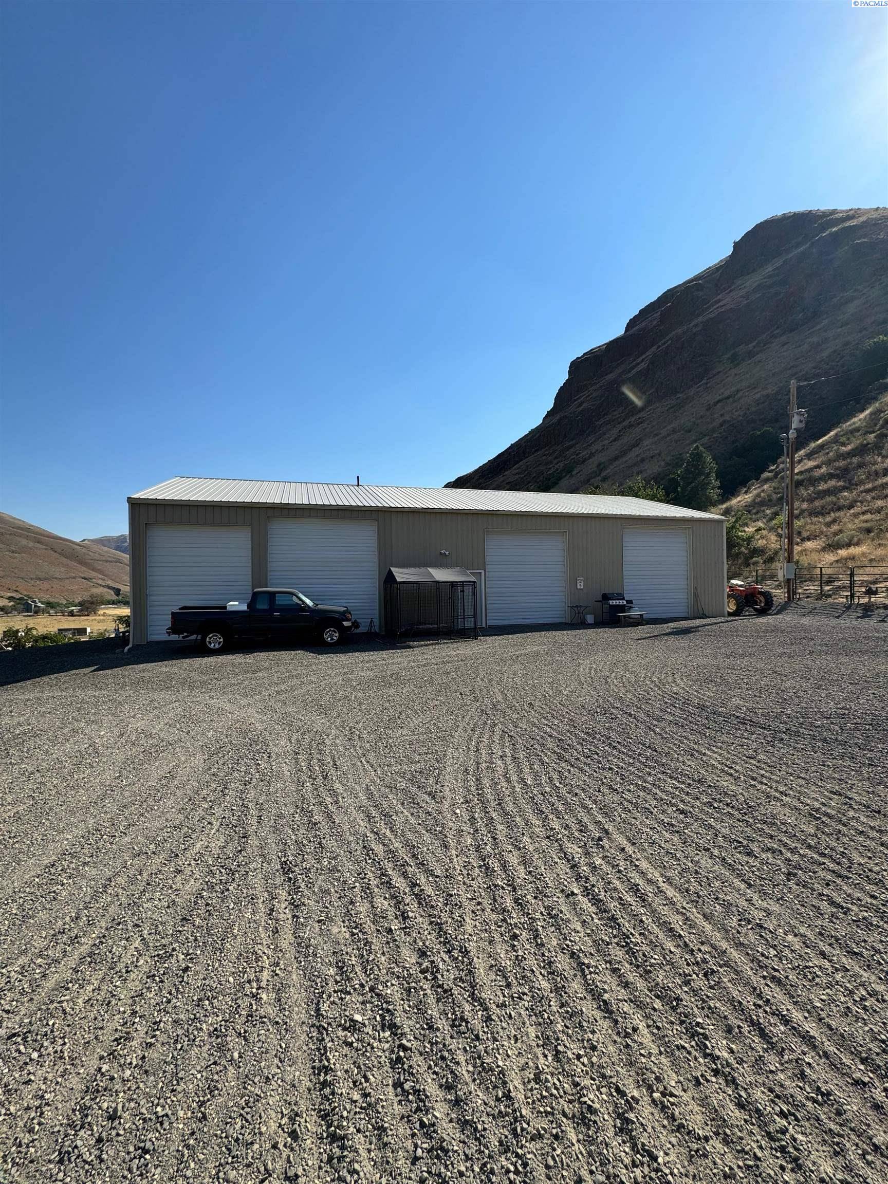 Asotin, WA 99402,16506 Snake River Road