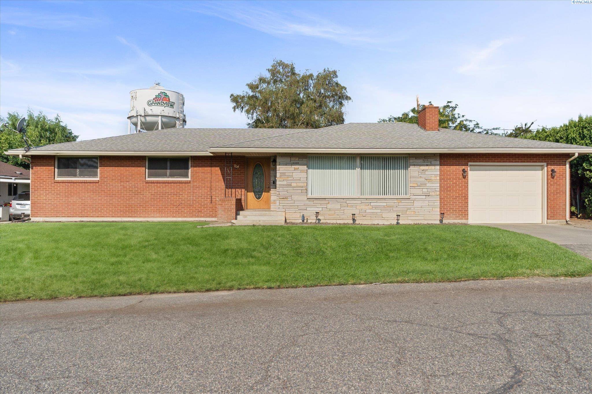 Grandview, WA 98930,704 W Concord