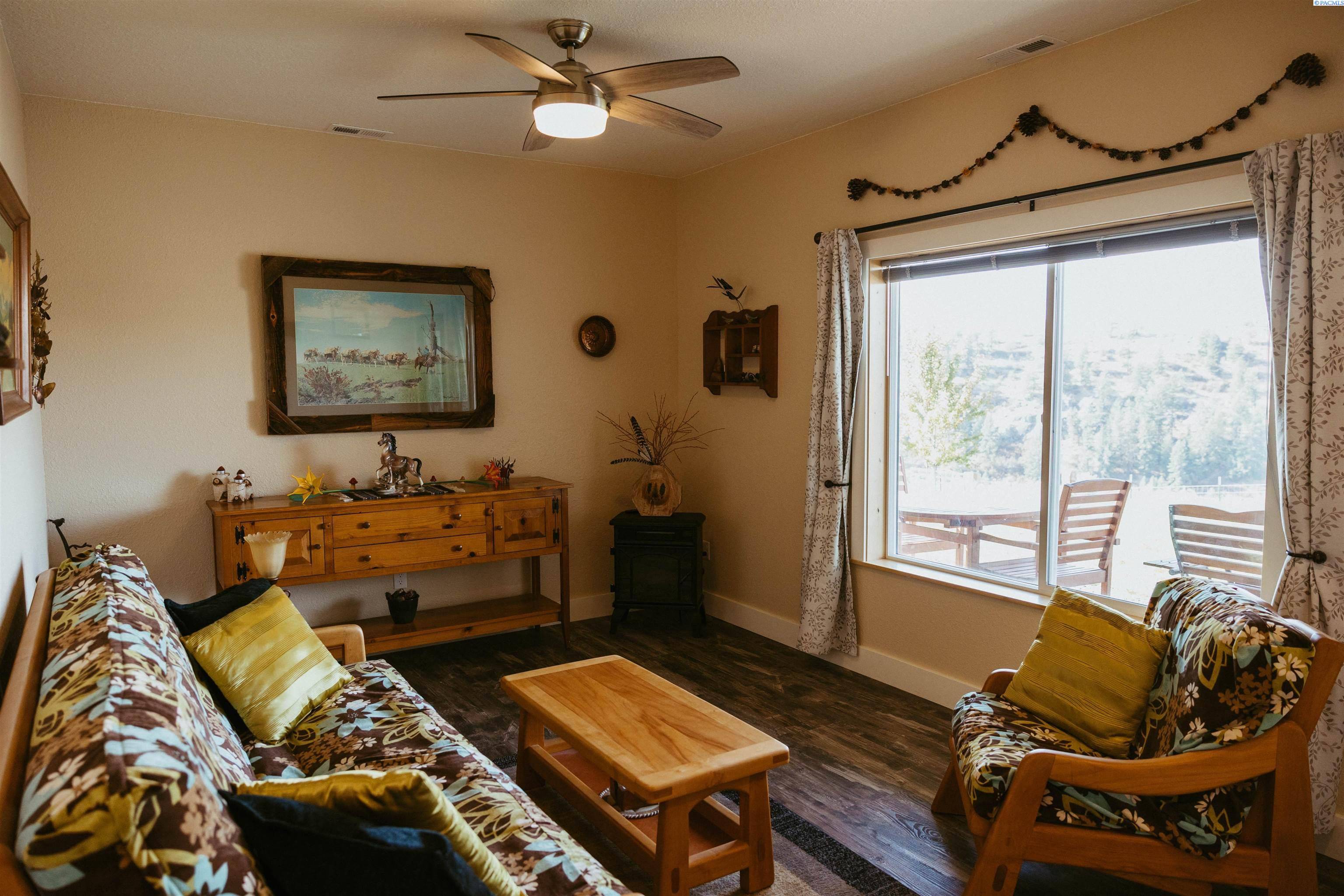 Colfax, WA 99111,204 Red Tail Ridge Rd