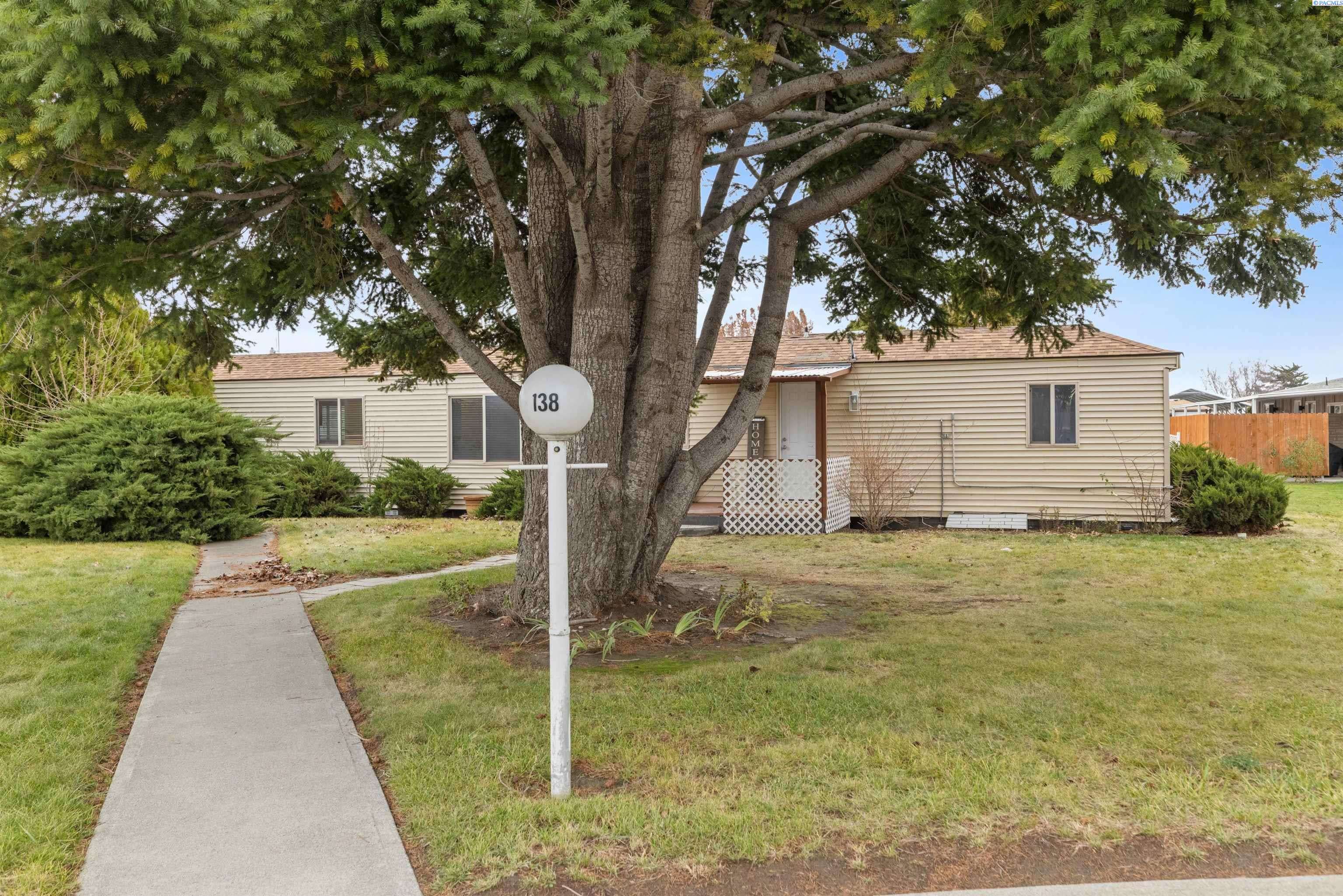 Kennewick, WA 99336,7901 W Clearwater