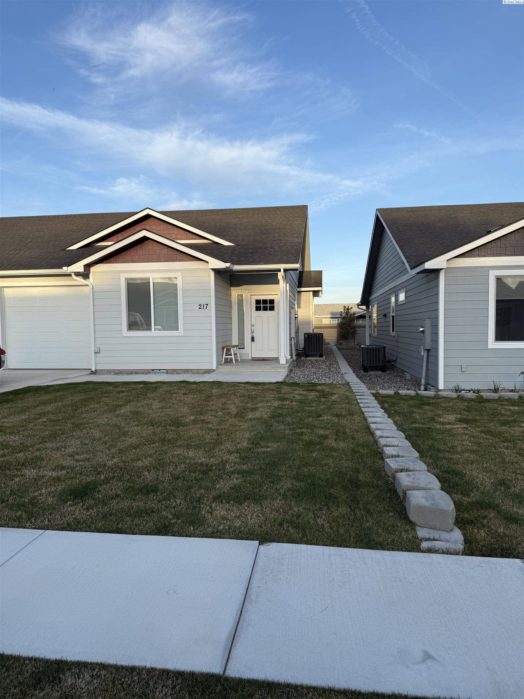 Prosser, WA 99350,217 Claret Dr.