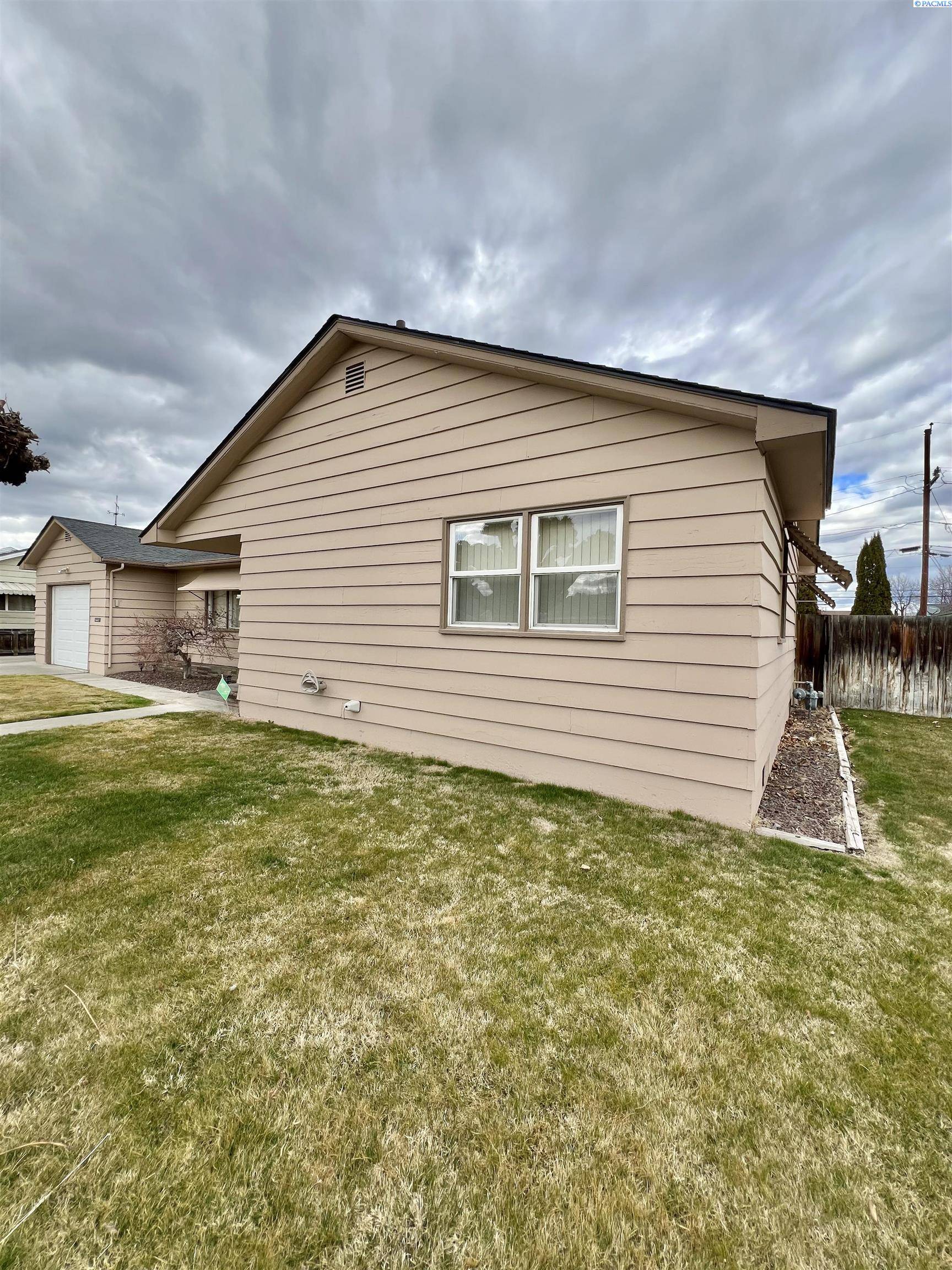 Sunnyside, WA 98944,1522 Denson Ave