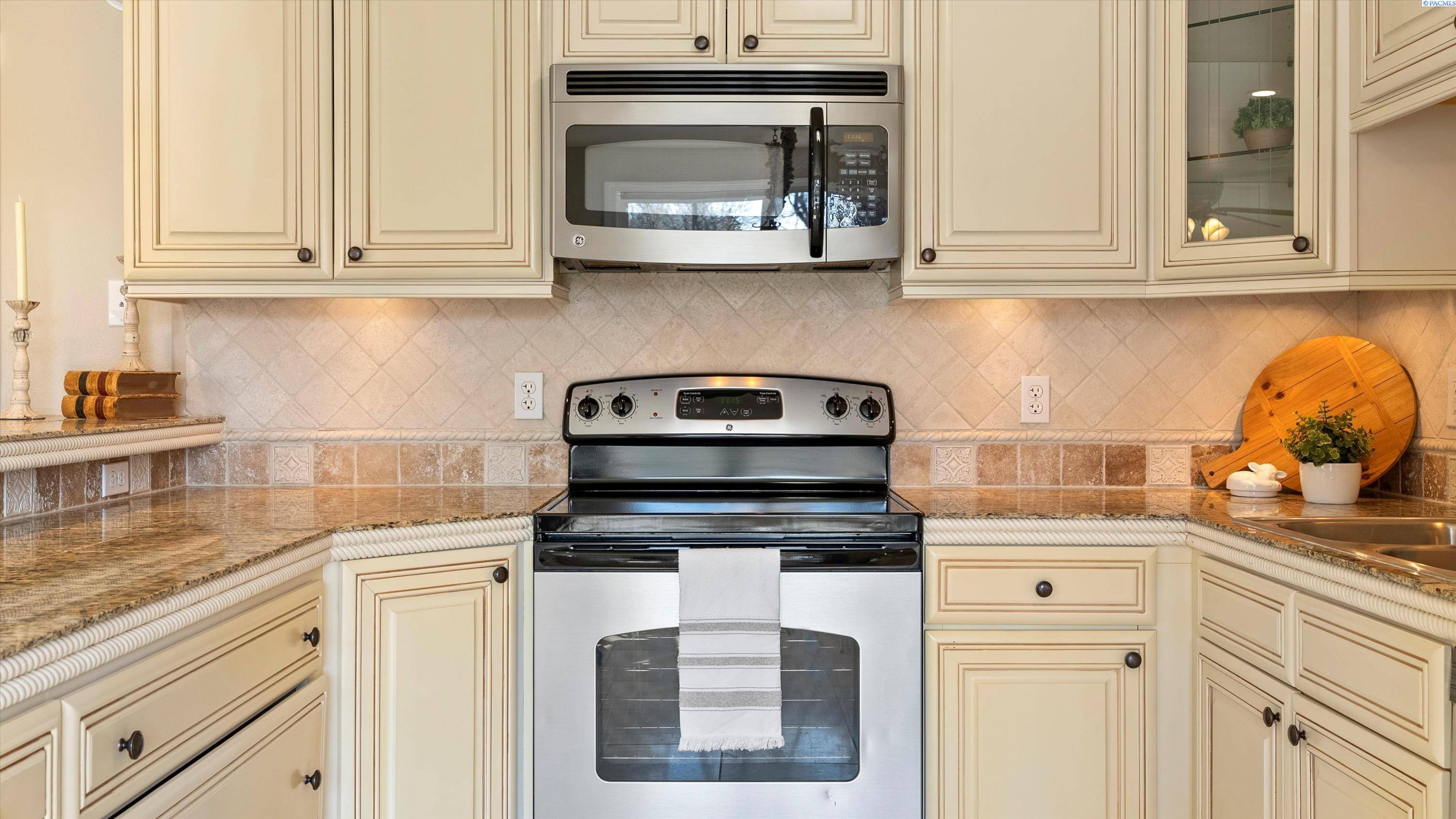West Richland, WA 99353,526 S 40th Ave (A202)