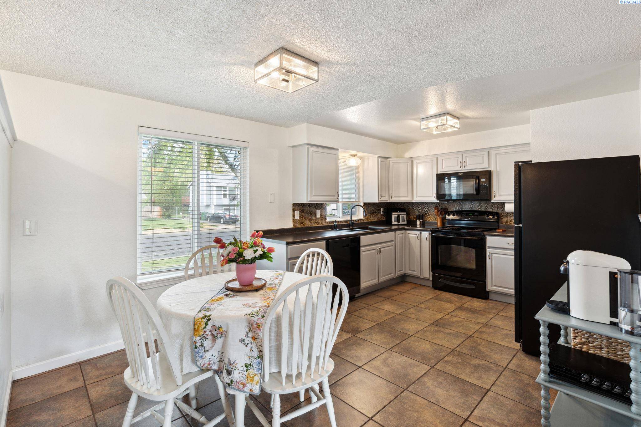 Kennewick, WA 99337,1005 W 43rd Ave