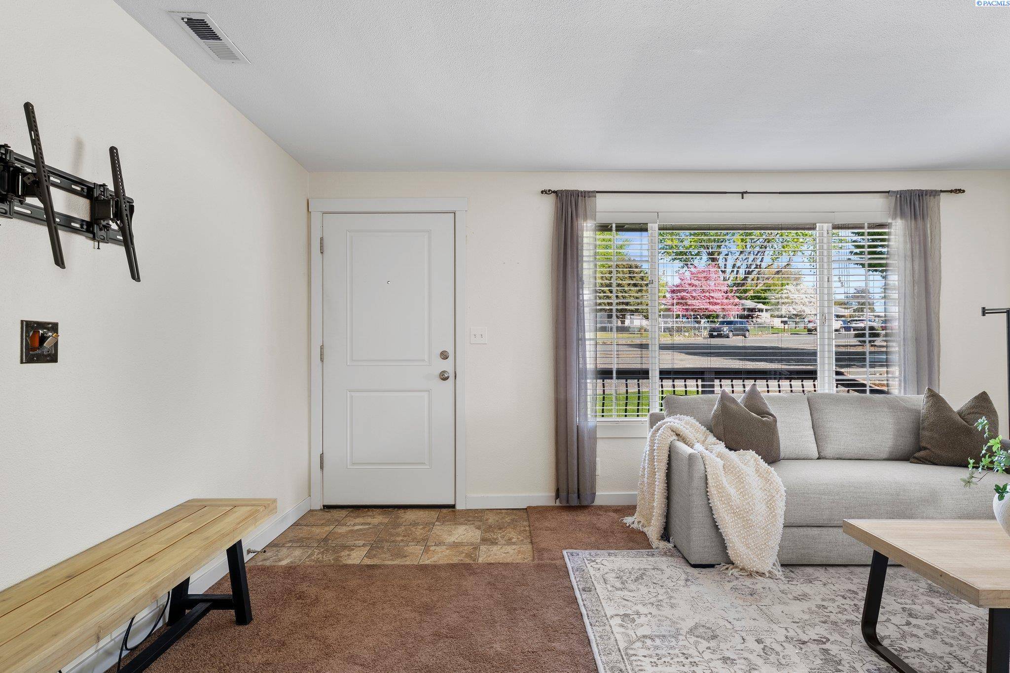 Kennewick, WA 99336,527 S Irby St.