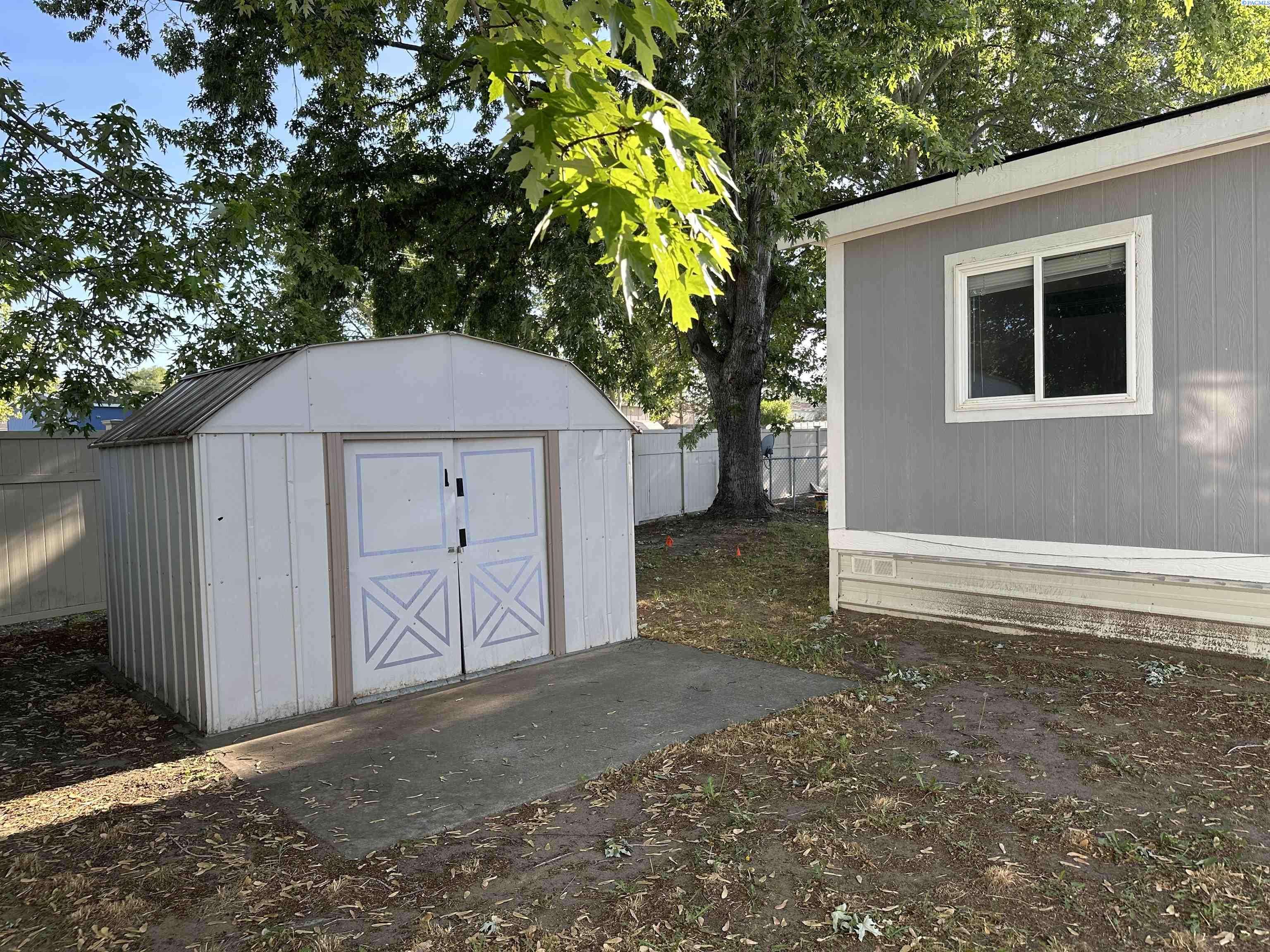 West Richland, WA 99353,6633 Desert View Dr.