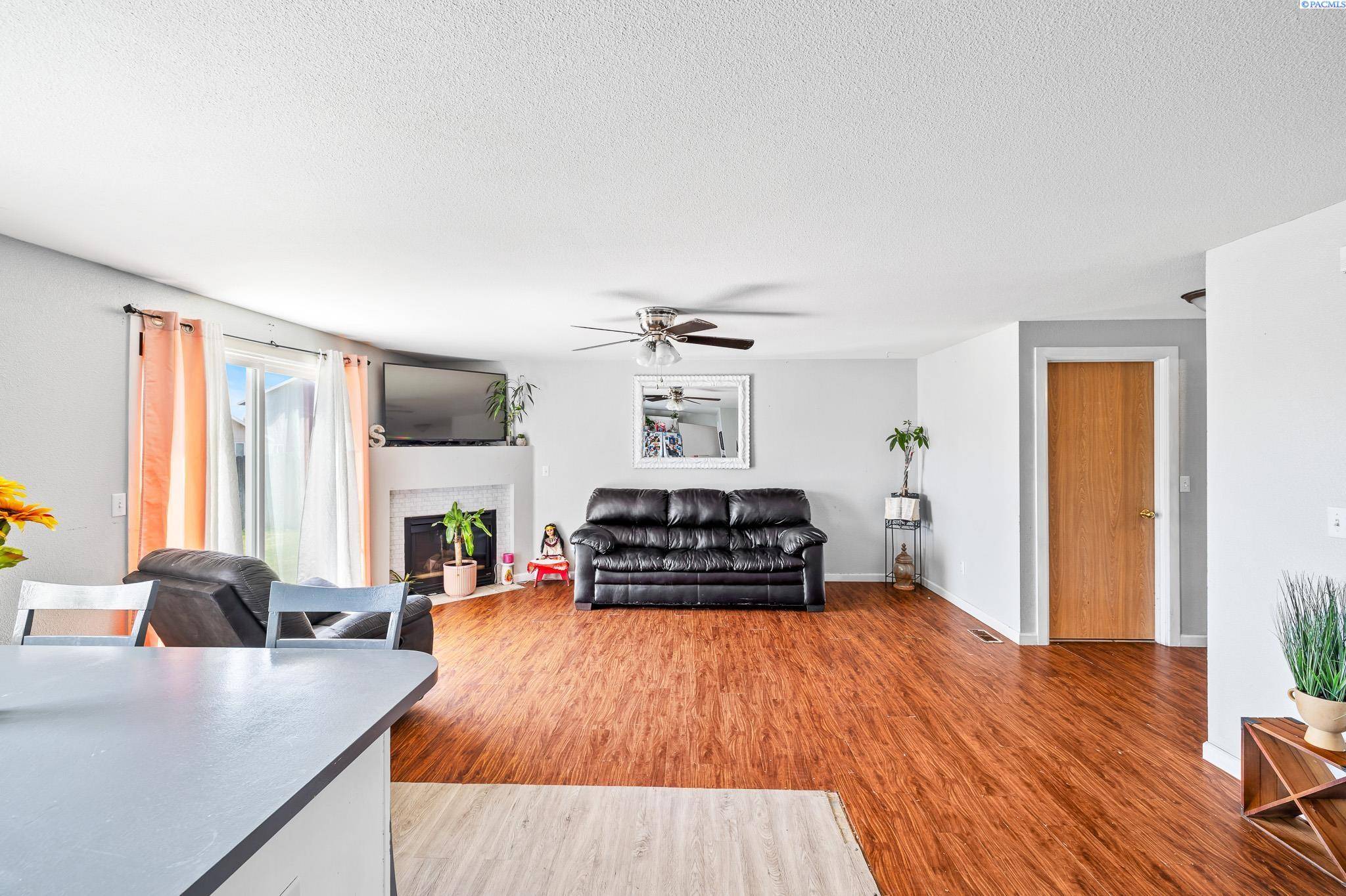 Pasco, WA 99301,8216 Quatsino Dr