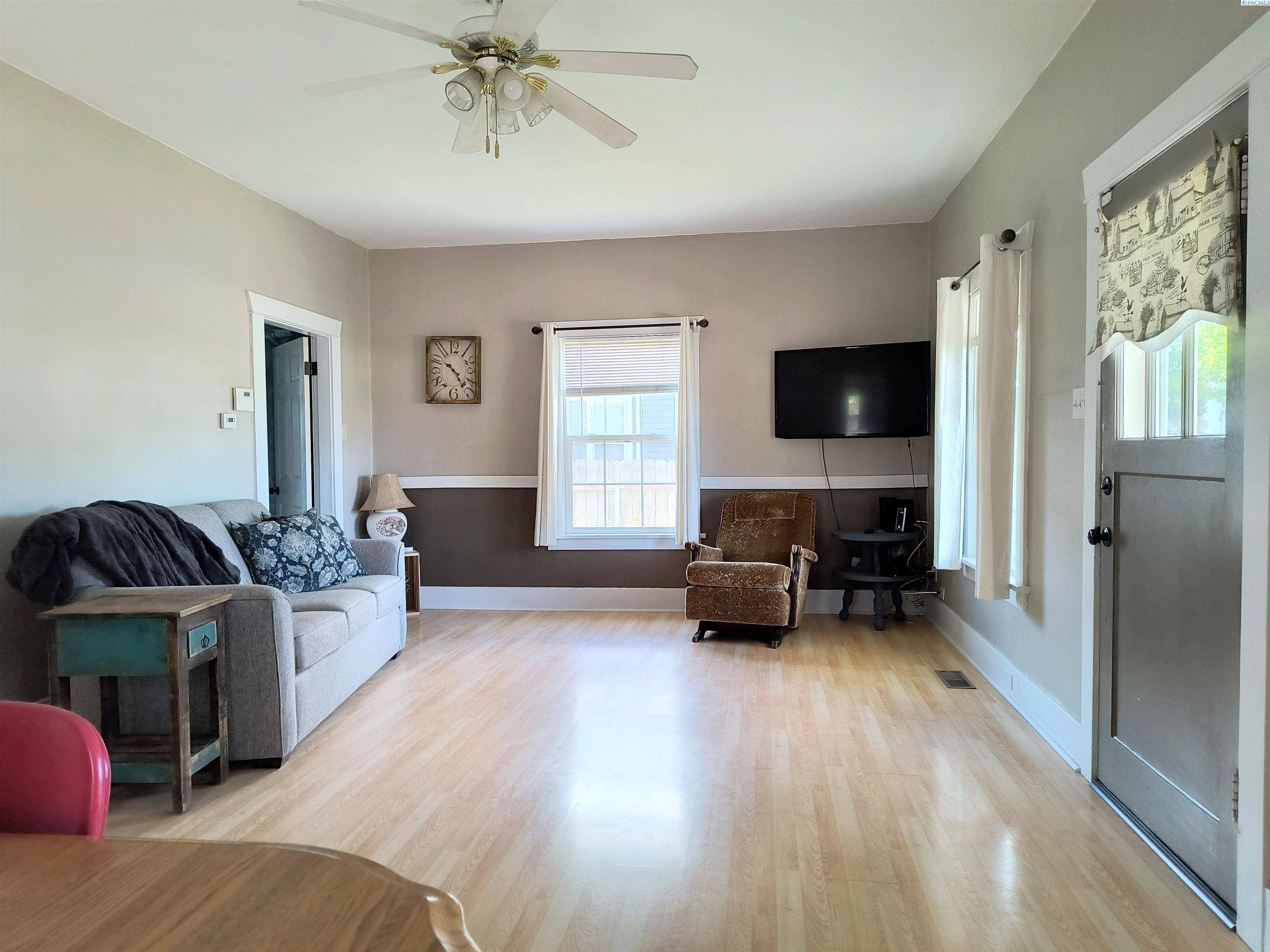 Prosser, WA 99350,912 Court St