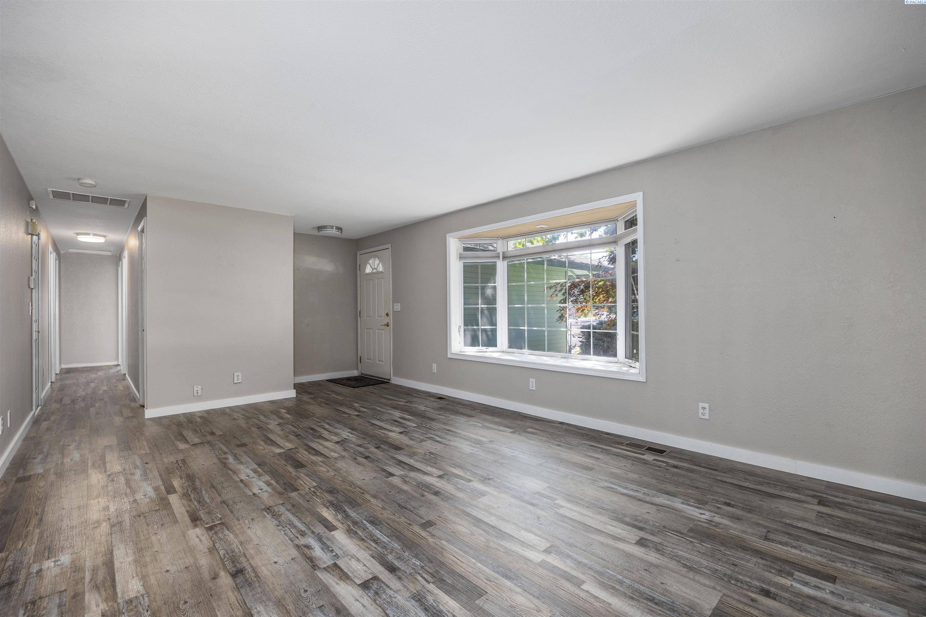 Kennewick, WA 99337,706 W 42nd Ave