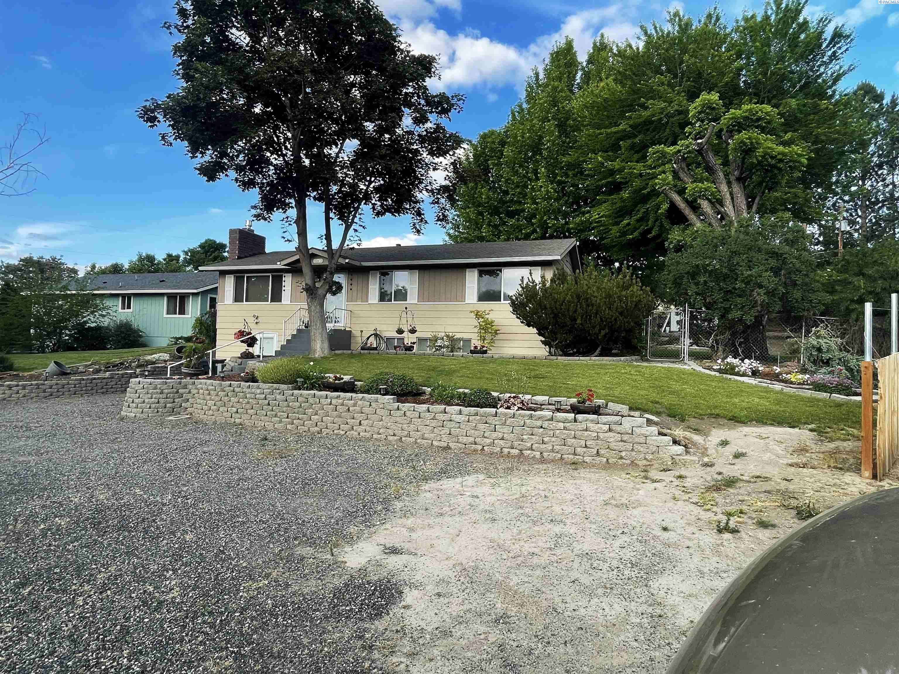 Prosser, WA 99350,976 Campbell Dr