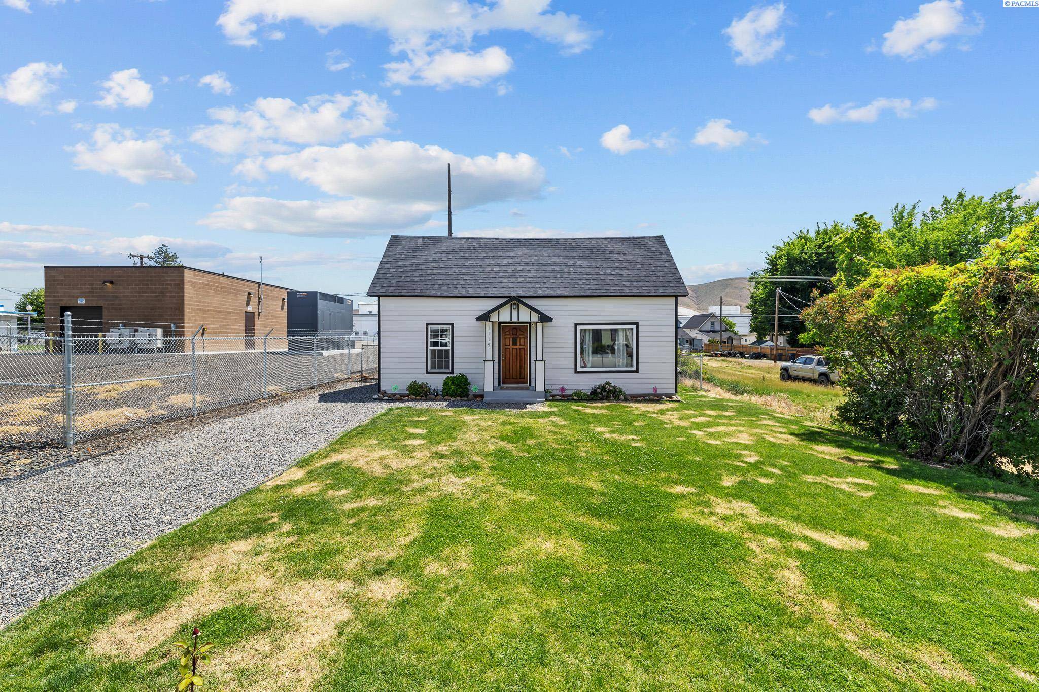 Prosser, WA 99350,1119 Sherman Avenue