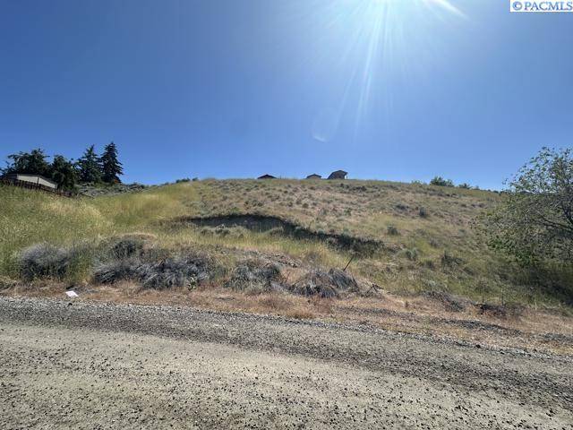 East Wenatchee, WA 98801,3033 NE Vine Street
