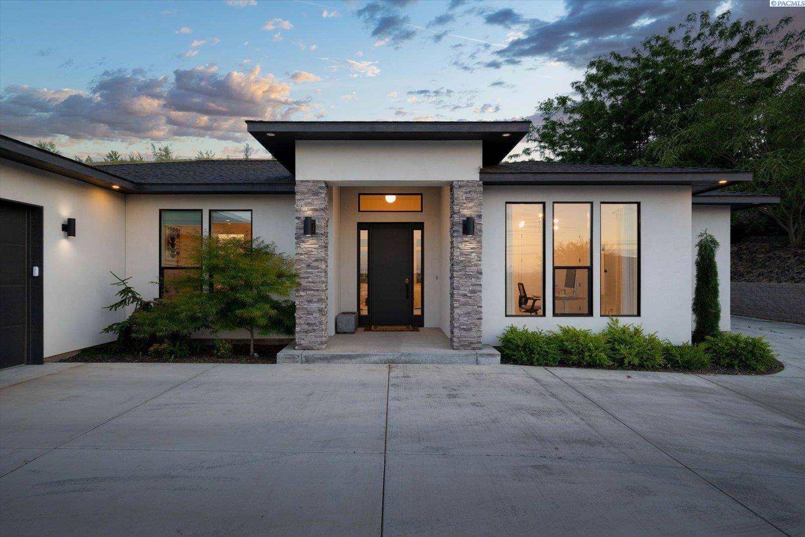 Richland, WA 99352,325 Rockwood Drive