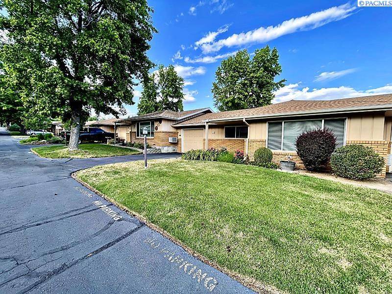 Yakima, WA 98908,7606 Summitview