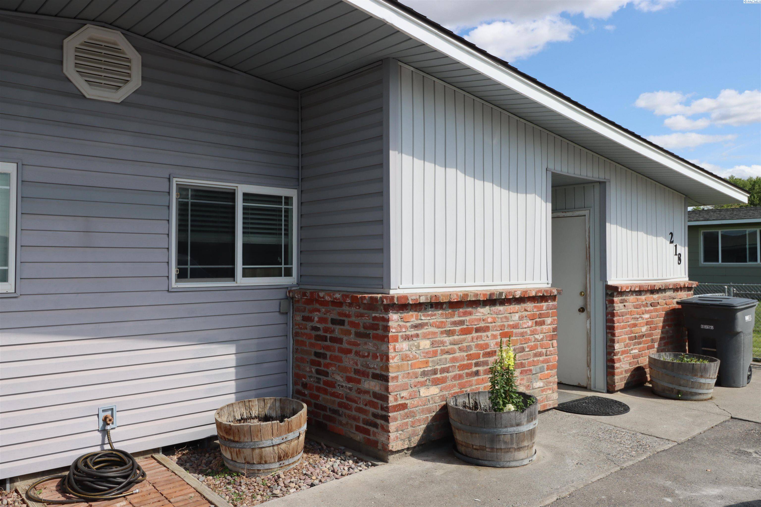 Kennewick, WA 99336,218-220 N Lincoln St