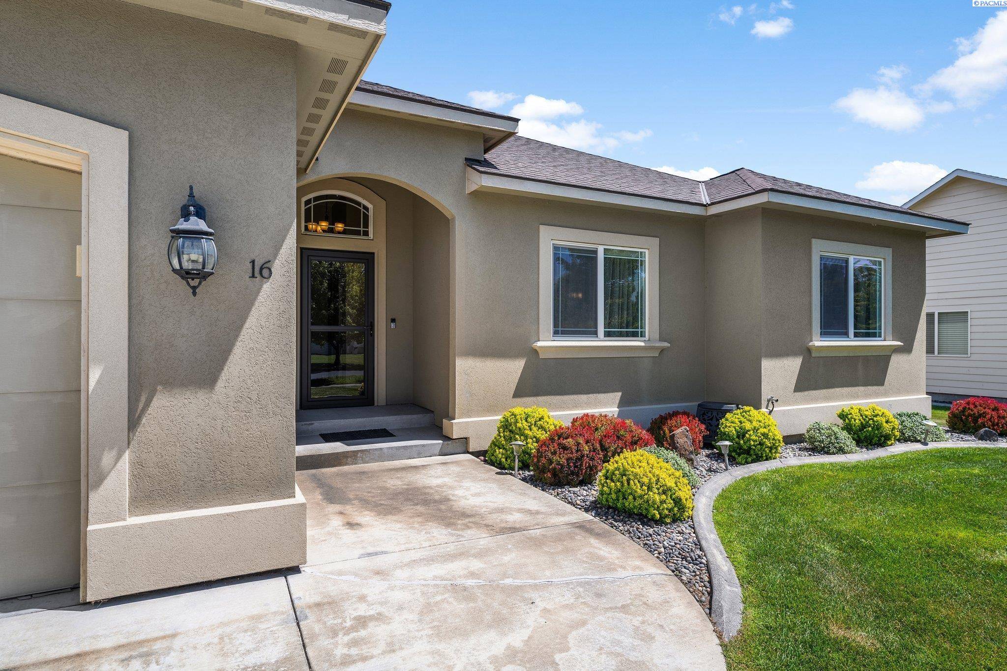 Pasco, WA 99301,16 Ivy Lane