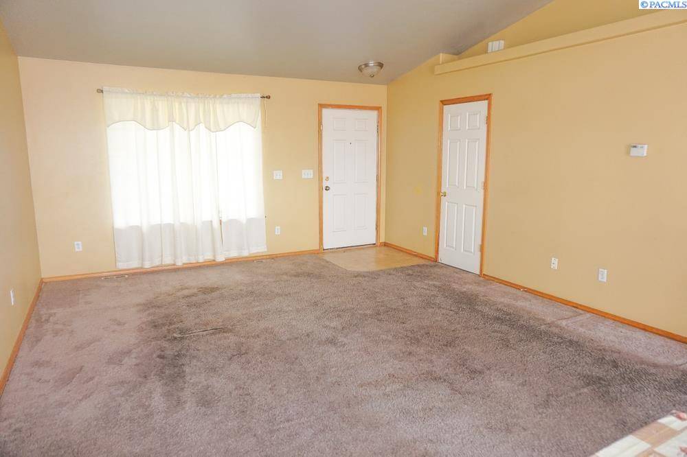 Pasco, WA 99301,8716 Kingsbury Dr