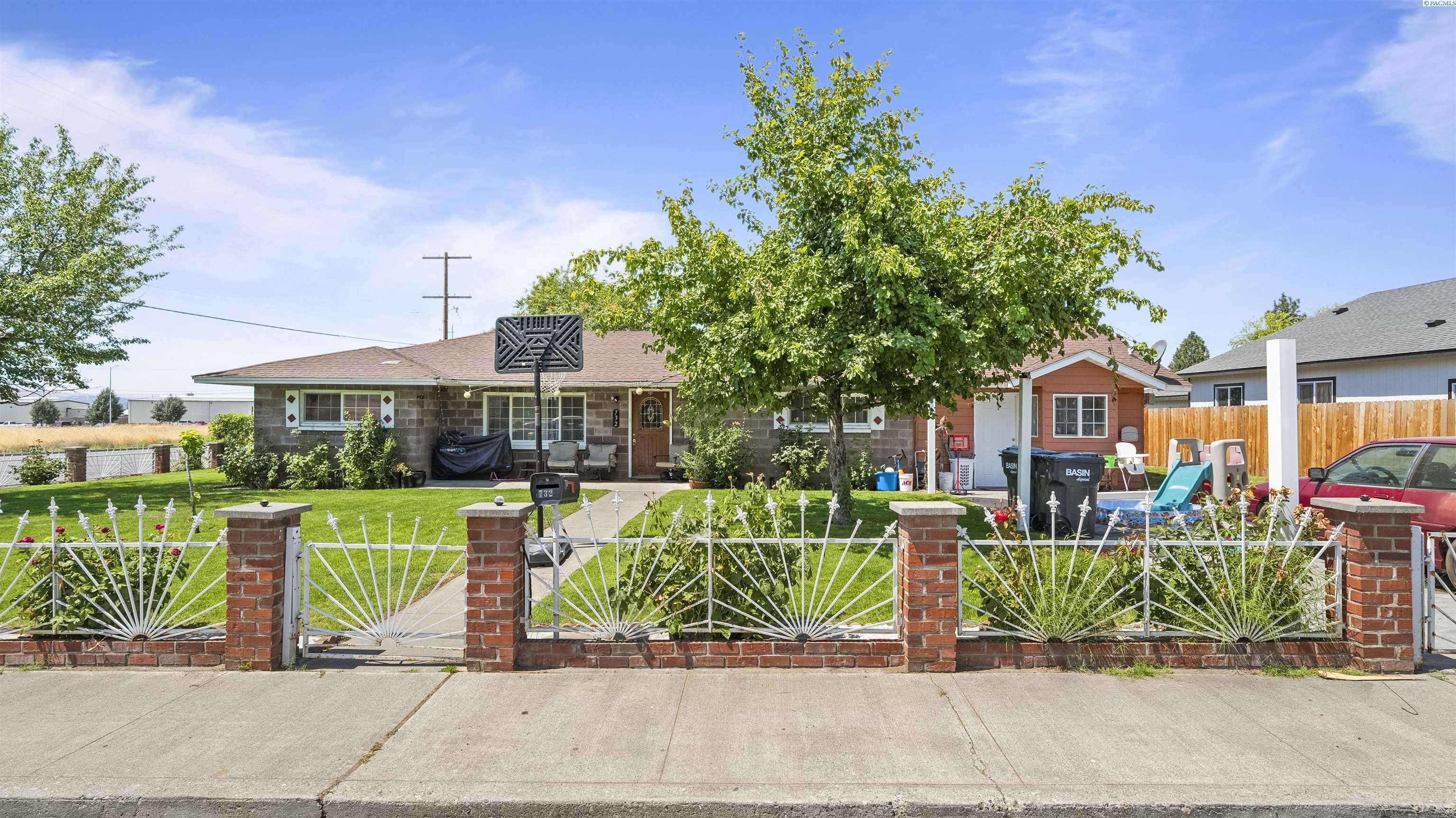 Pasco, WA 99301-4406,732 S Beech Ave