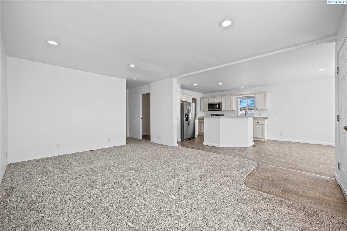 Sunnyside, WA 98944,2681 E Edison #8