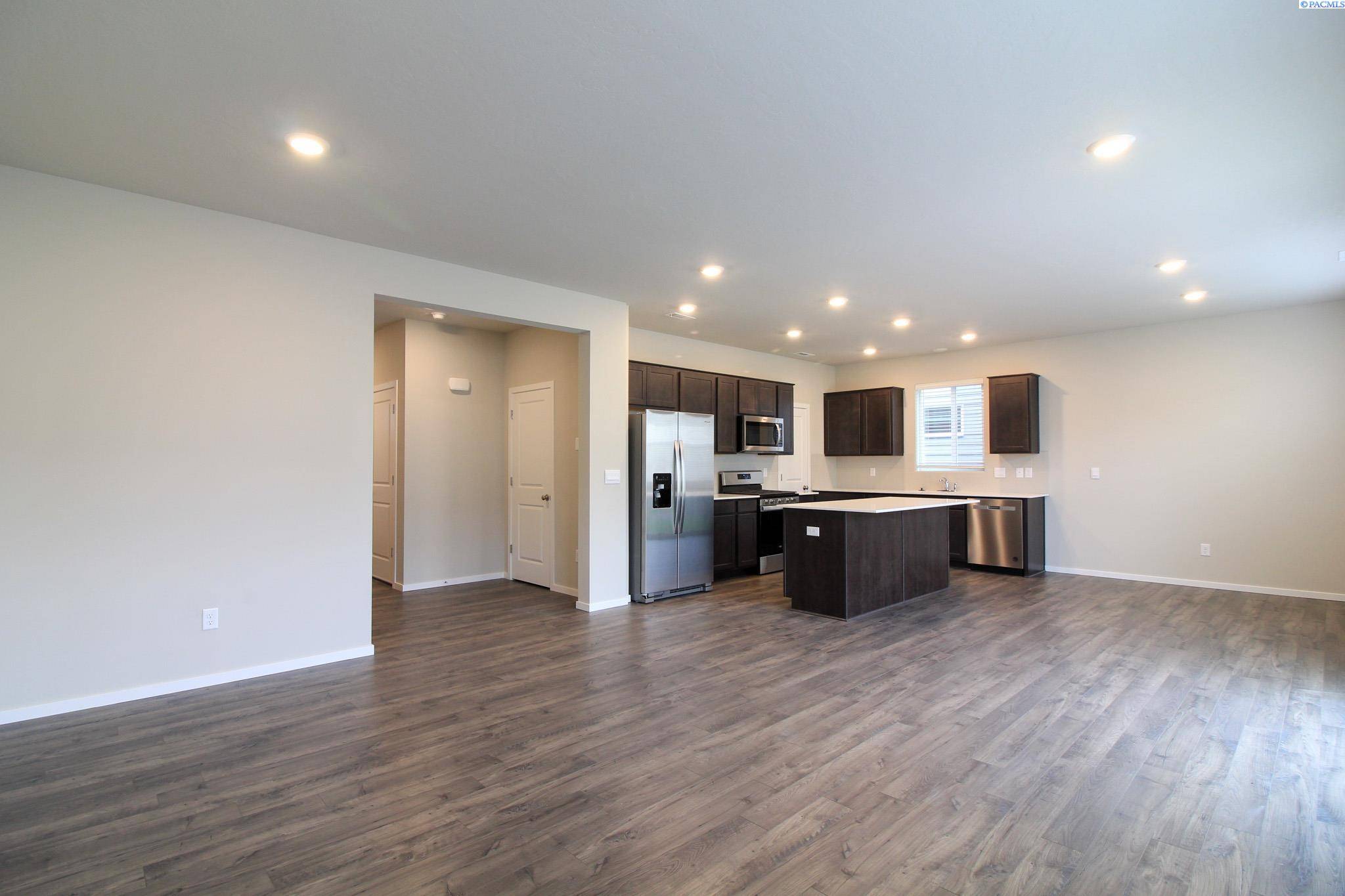 West Richland, WA 99353,8043 Ranchland Lane