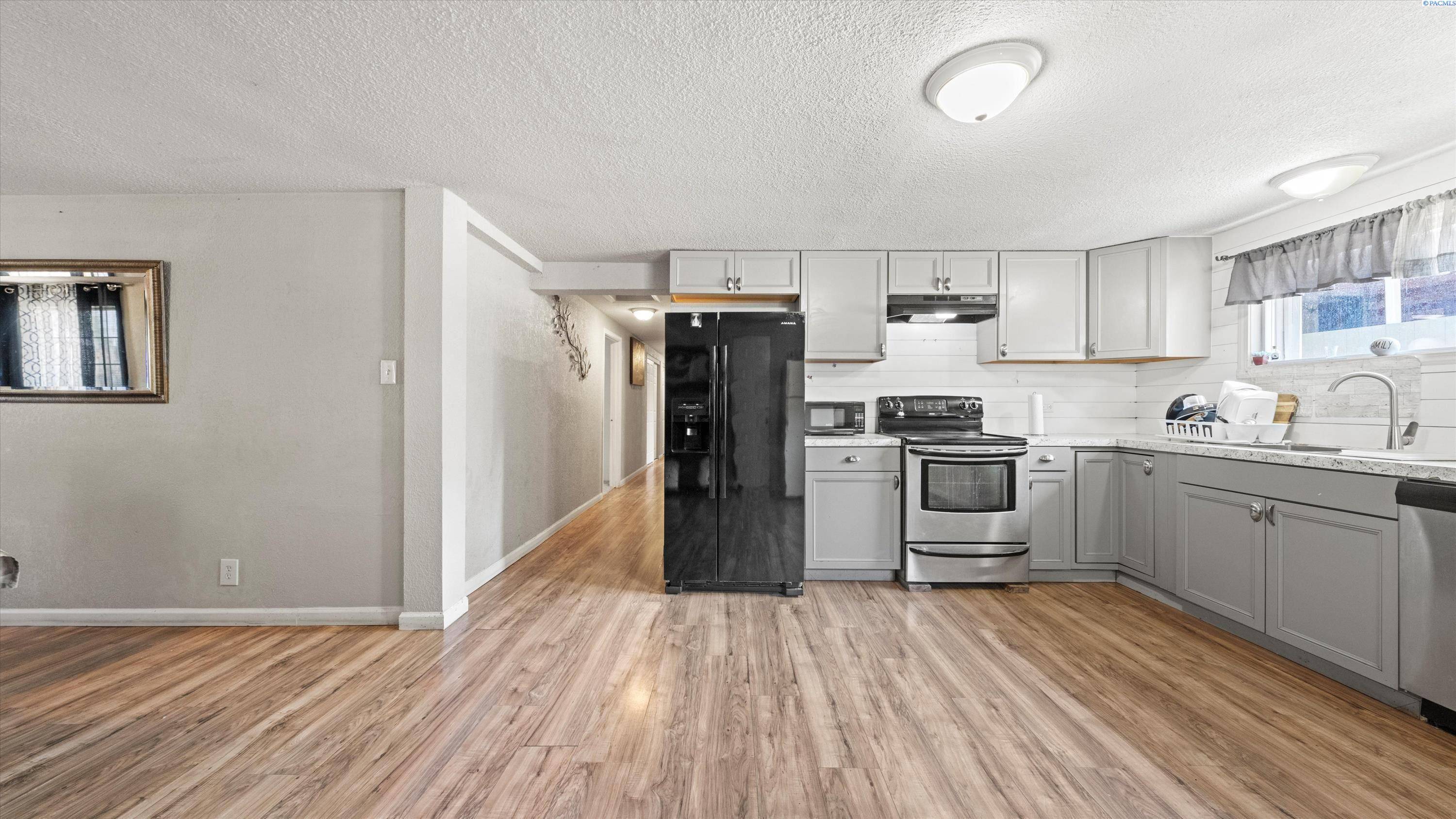 West Richland, WA 99353,1082 N 61st Ave