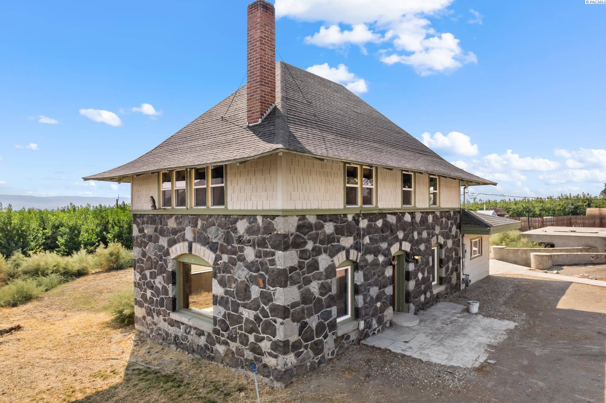 Grandview, WA 98930-9226,330 Walnut Lane