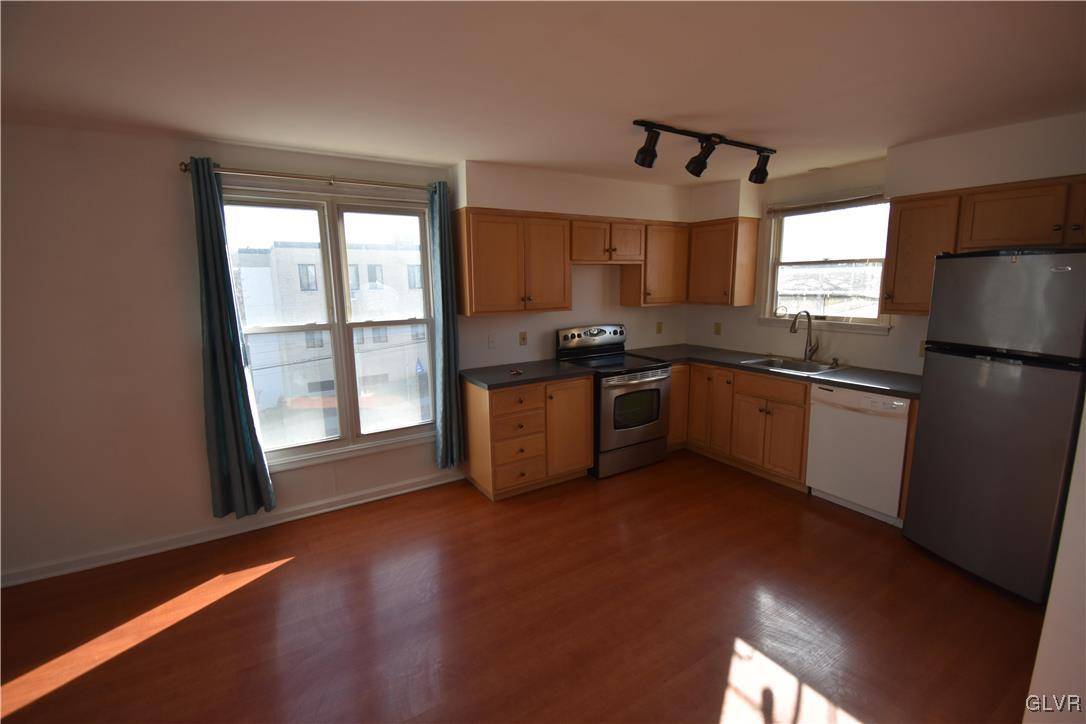 Easton, PA 18042,7 Rosewood CT