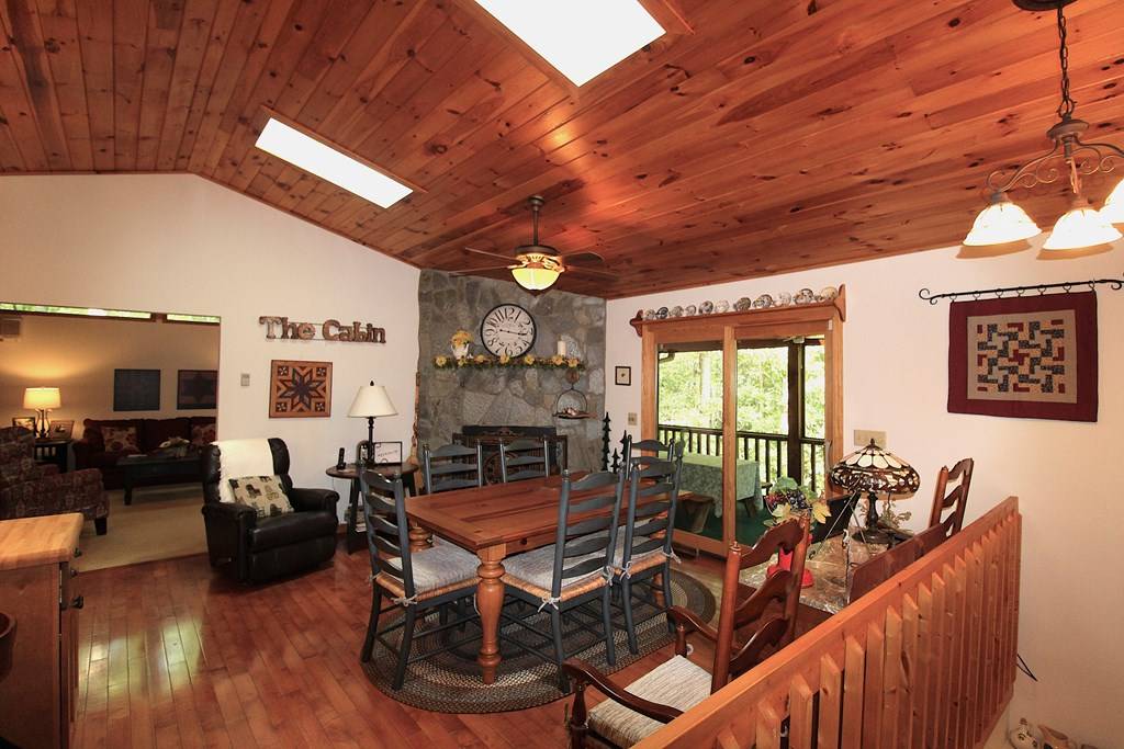 Murphy, NC 28906,521 Country Lane