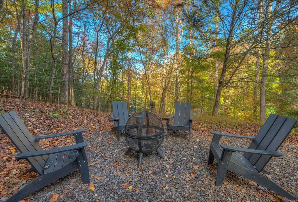 Murphy, NC 28906,32,70,75 Rollingwood Ln