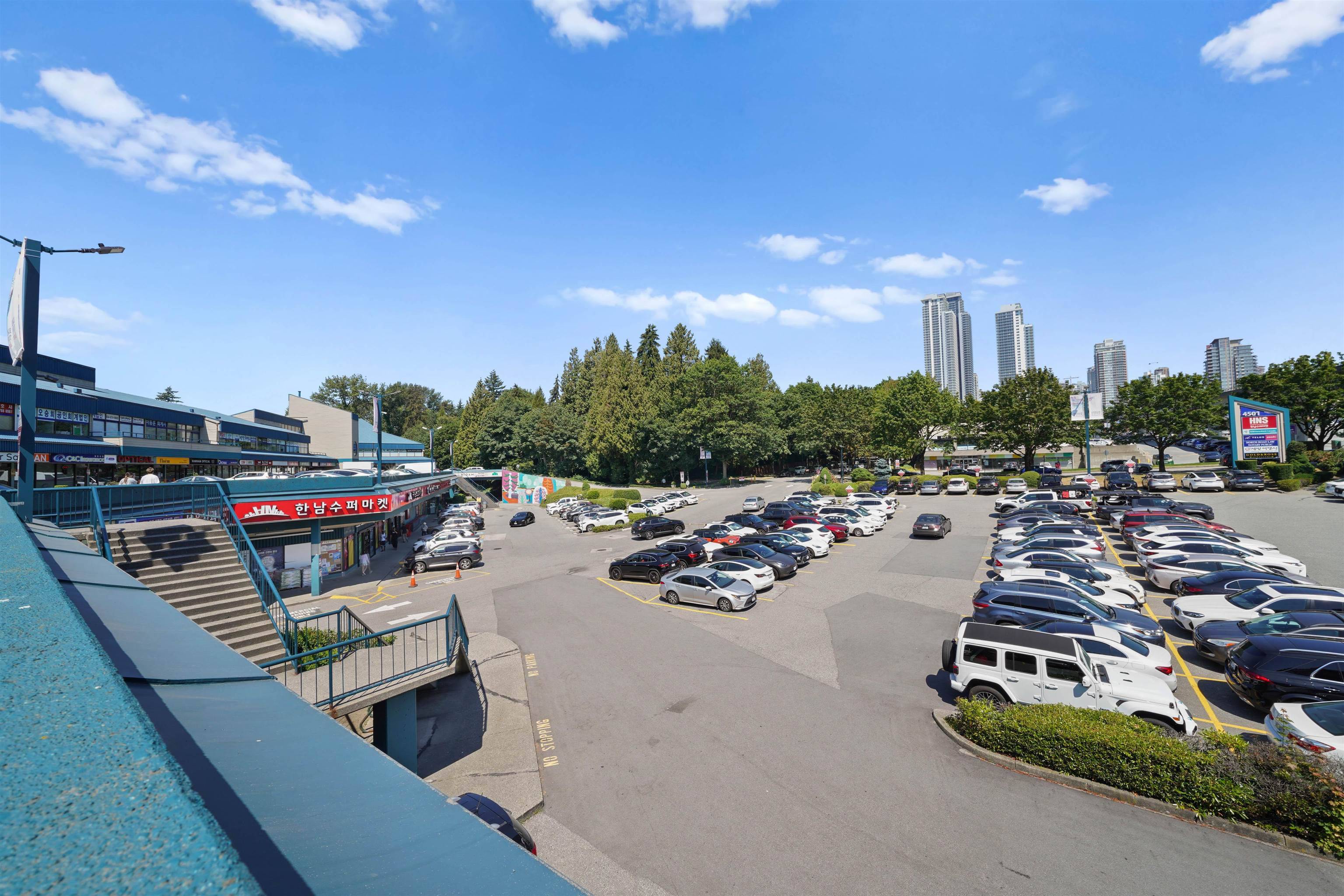 Burnaby, BC V3N 4R7,4501 North RD #324
