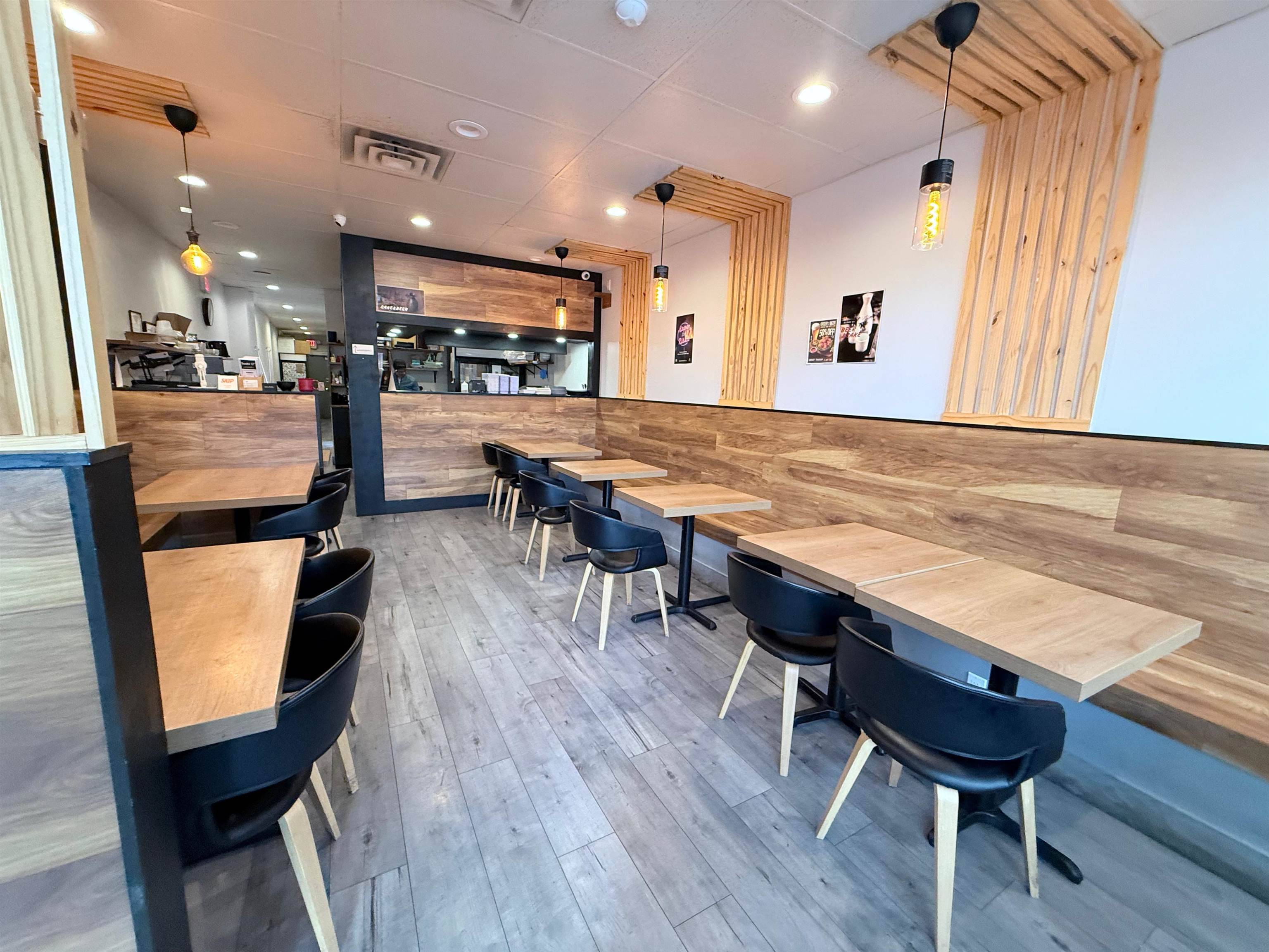 Coquitlam, BC V3J 3R3,1960 Como Lake AVE #128