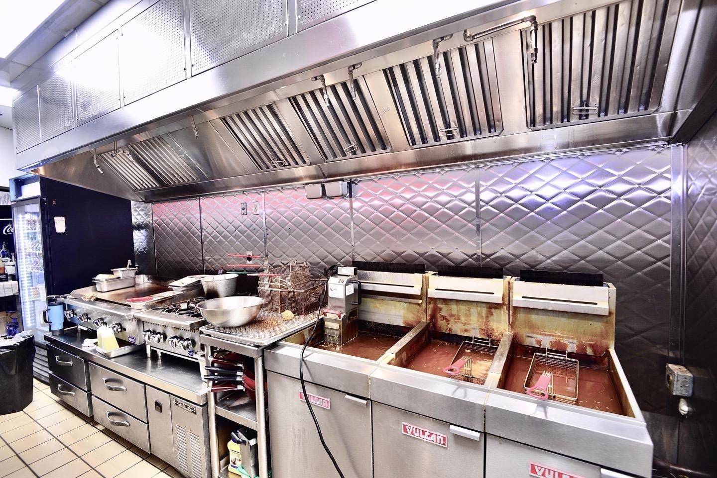 Vancouver, BC V6G 2M7,1101 Denman ST