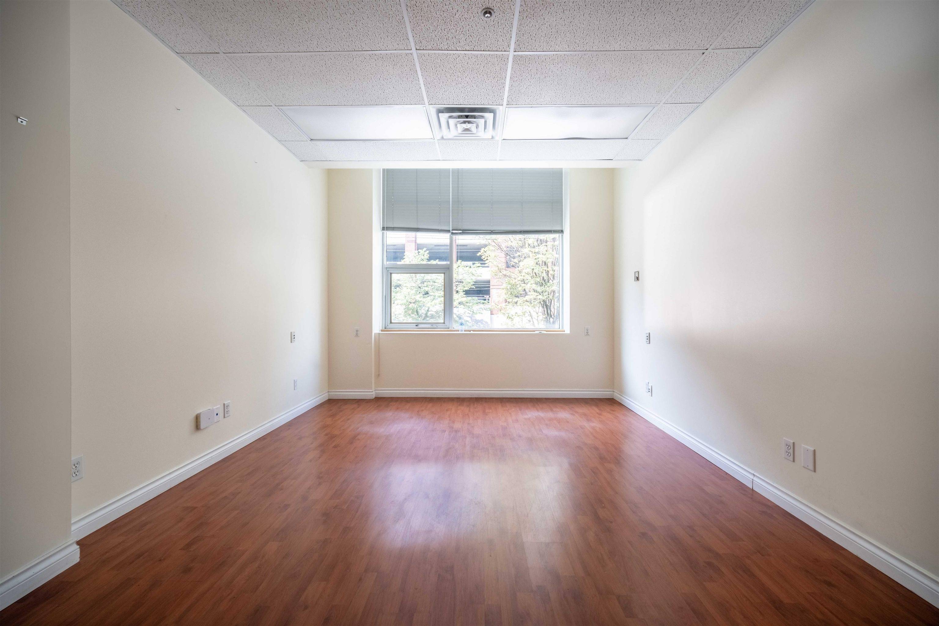 Vancouver, BC V6B 6H5,515 W Pender ST #232