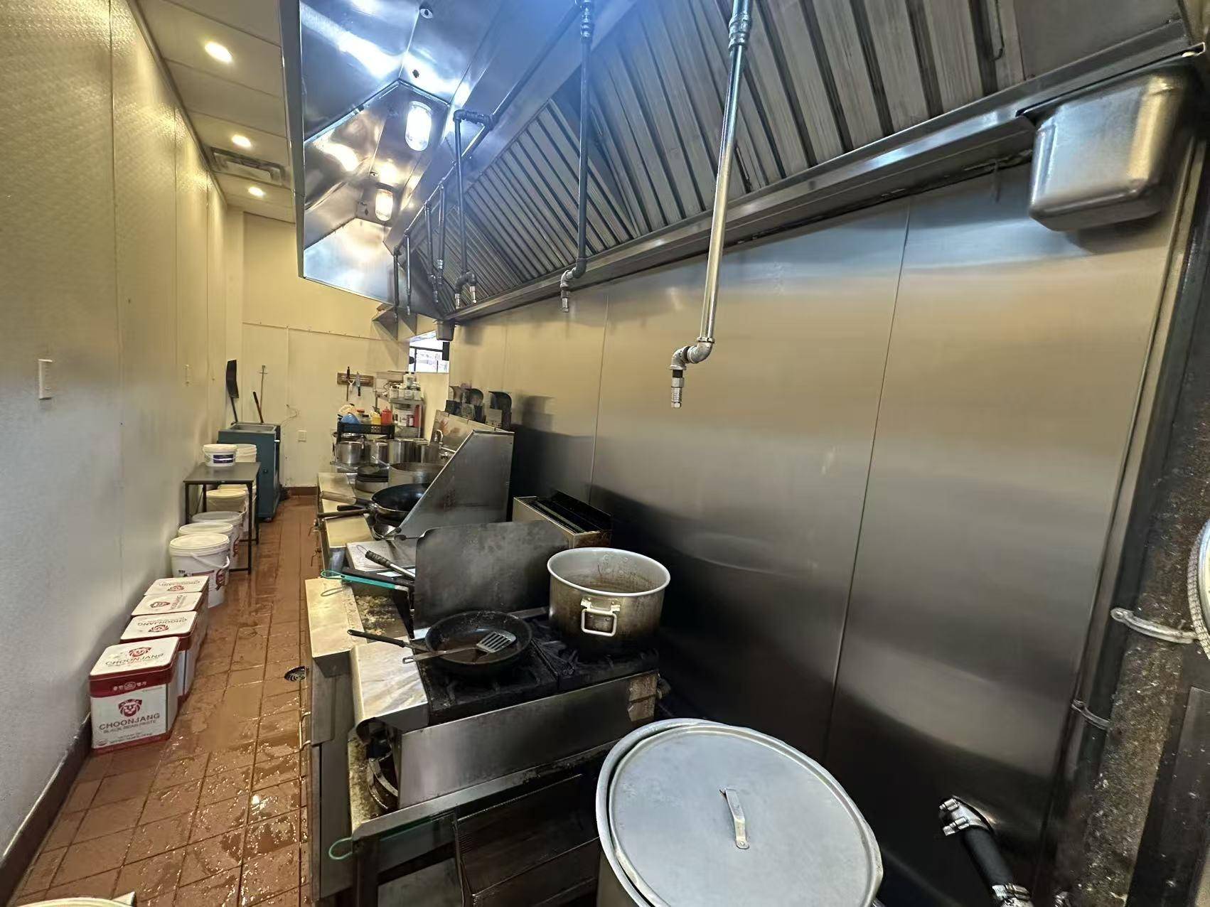 Vancouver, BC V6G 1C7,1638 Robson ST