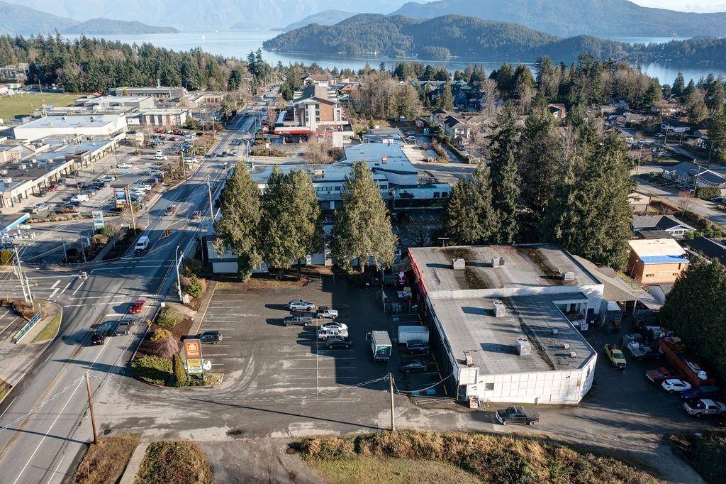 Gibsons, BC V0N 1V8,921 Gibsons WAY