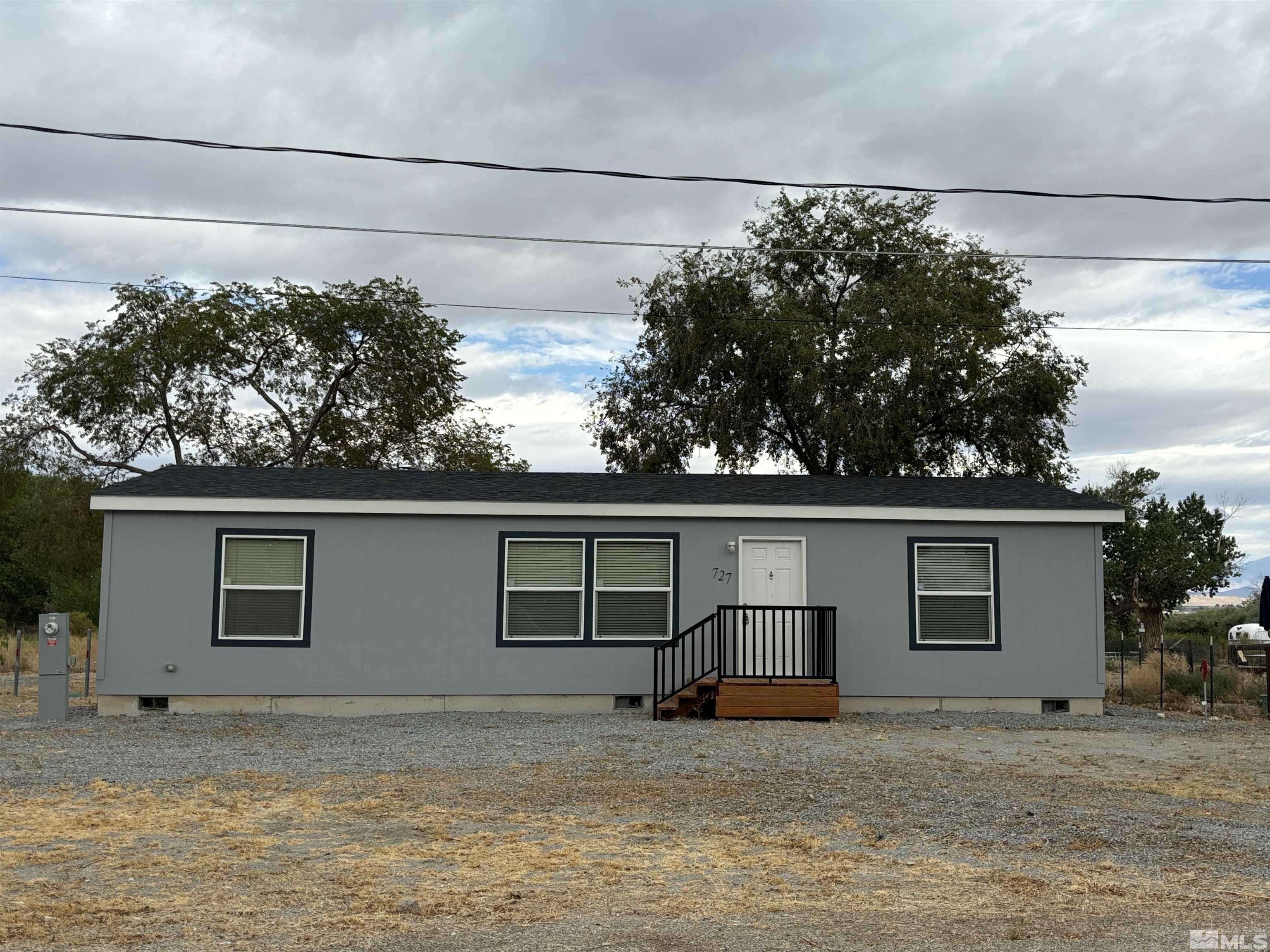 Yerington, NV 89447,727 River