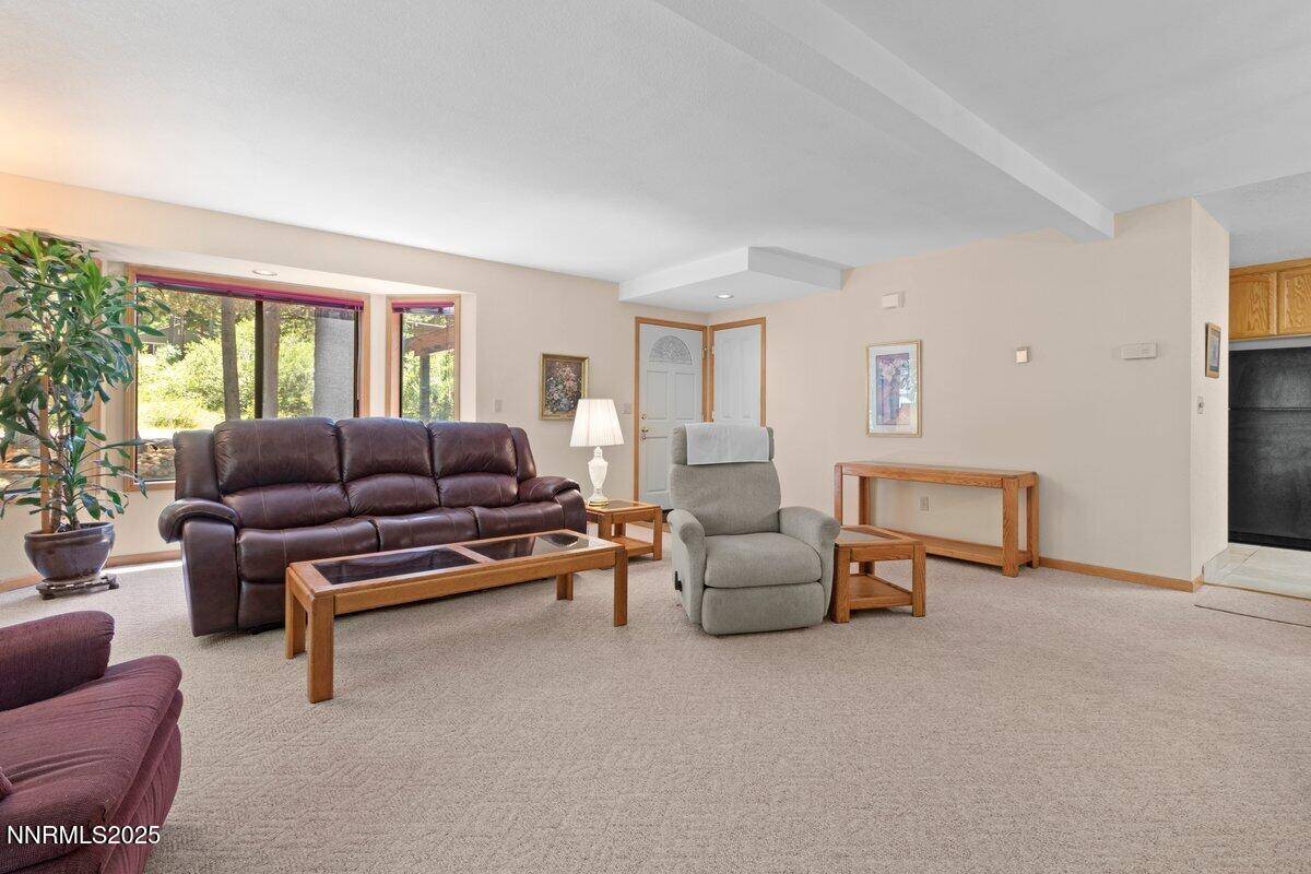 South Lake Tahoe, CA 96150,1568 Chippewa ST Street