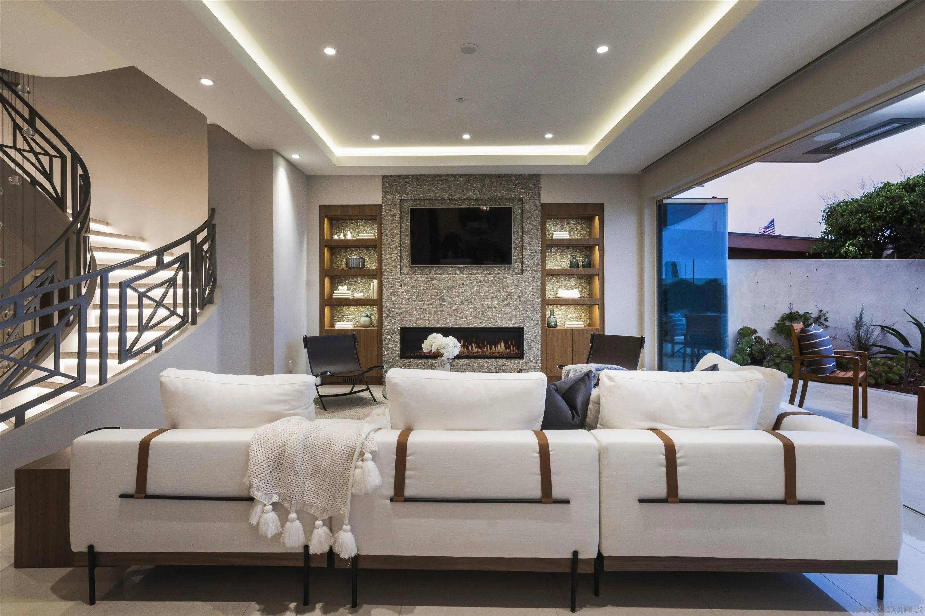 Encinitas, CA 92024,824 Neptune Ave #3