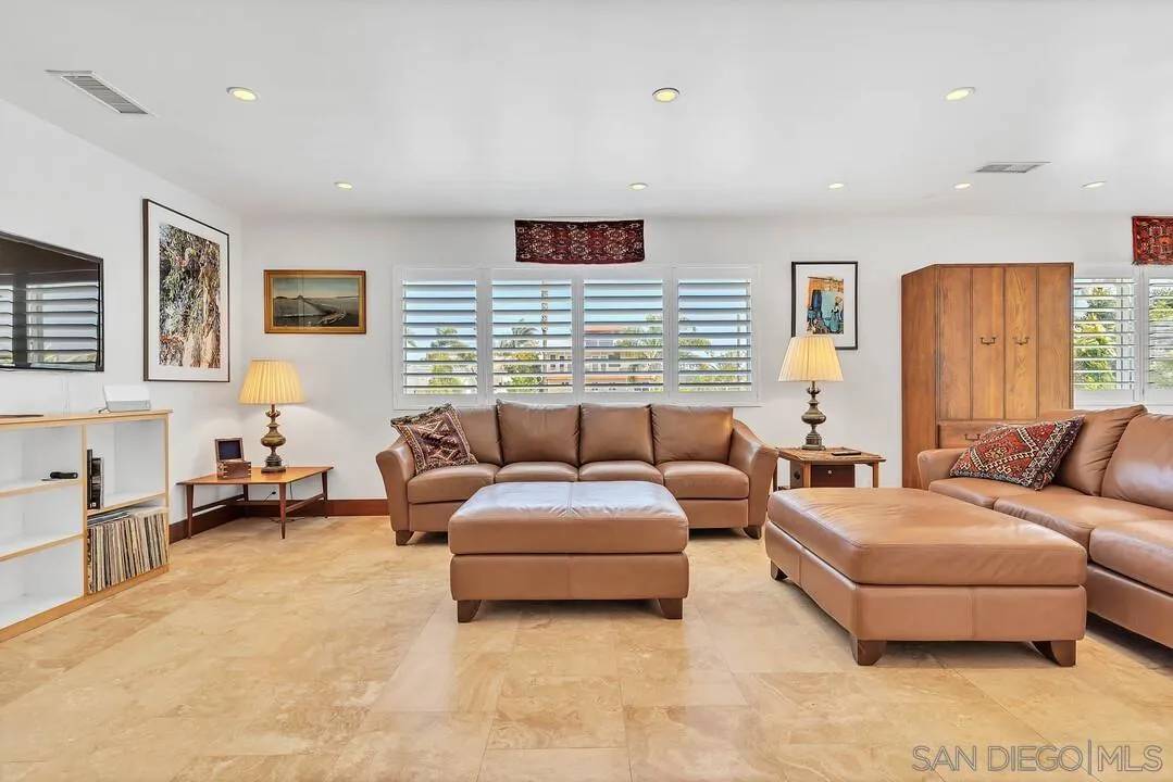 Oceanside, CA 92054,1217 S Ditmar St