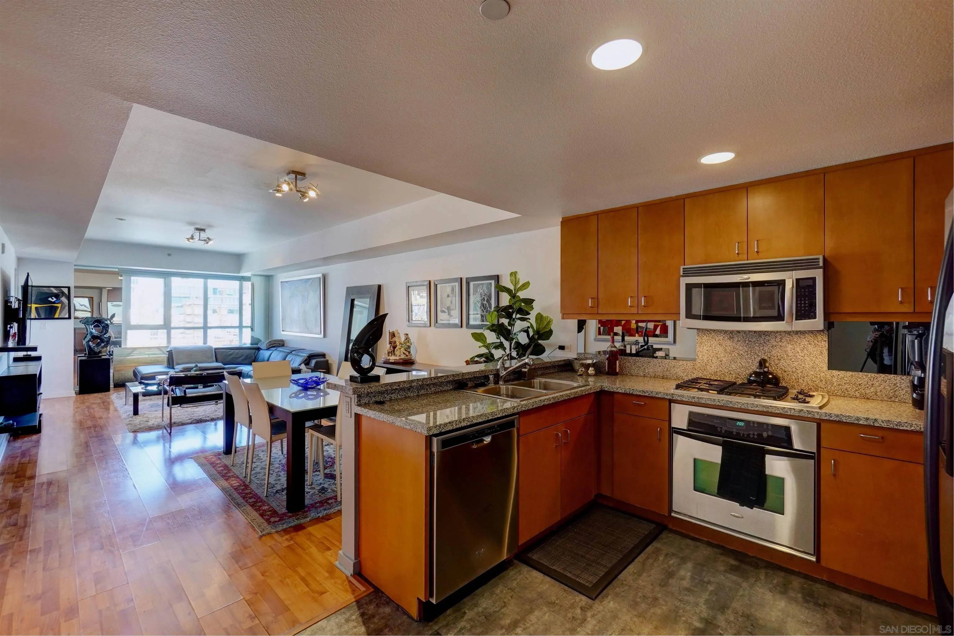 San Diego, CA 92101,875 G Street #308