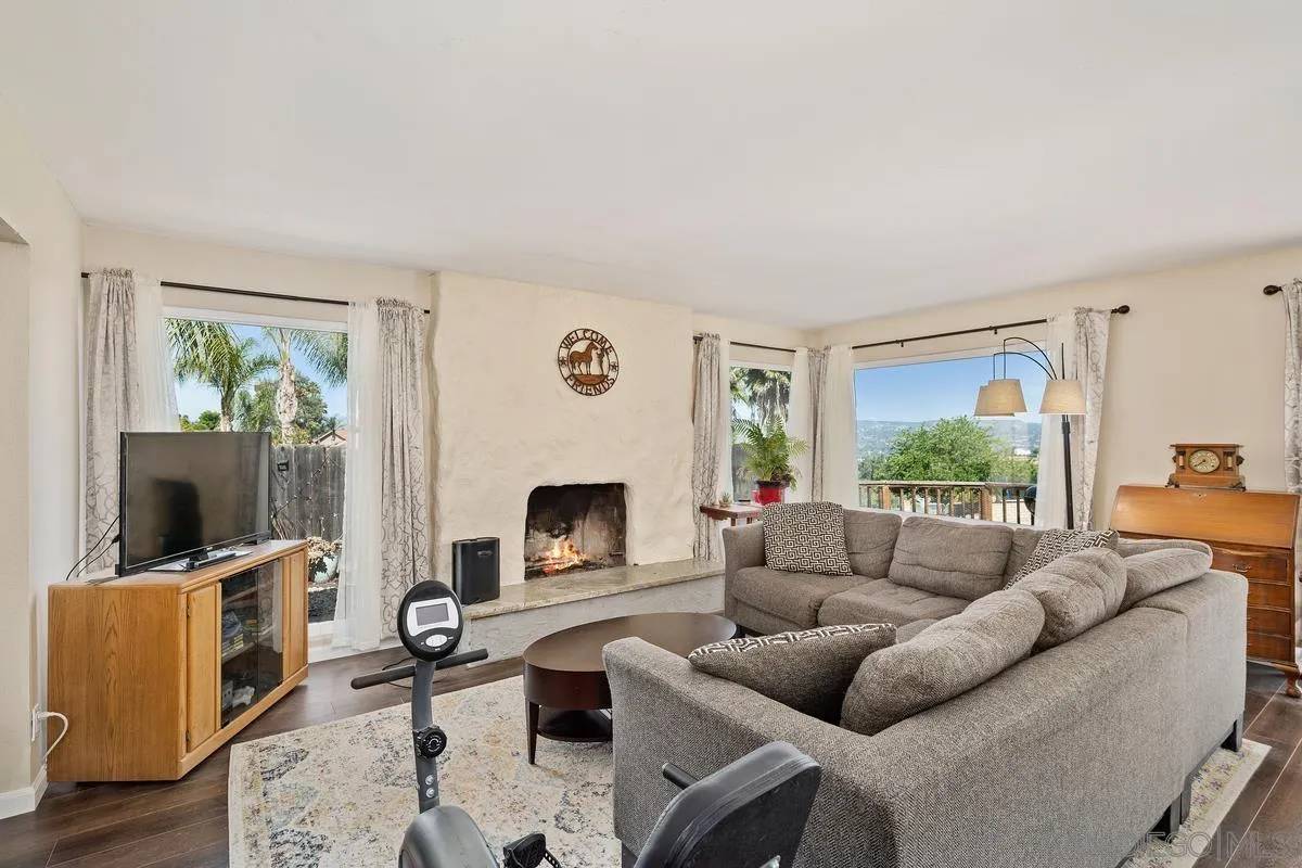 Lakeside, CA 92040,9149 Single Oak Dr