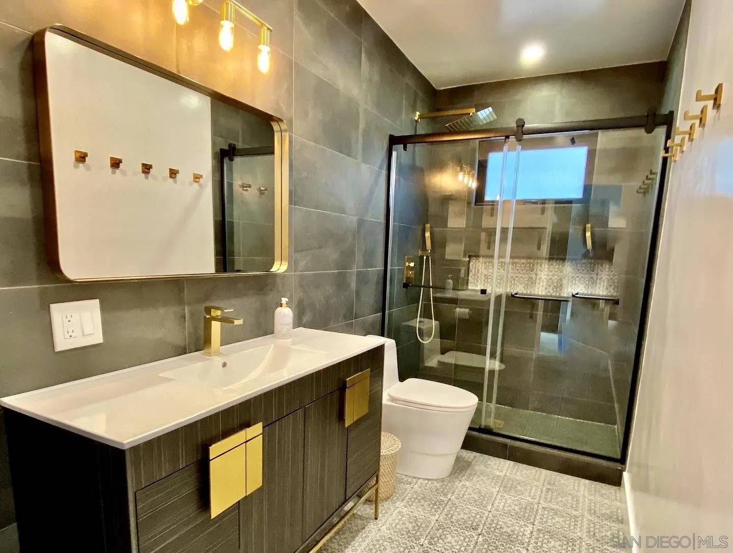 Encinitas, CA 92024,734-736 Dewitt