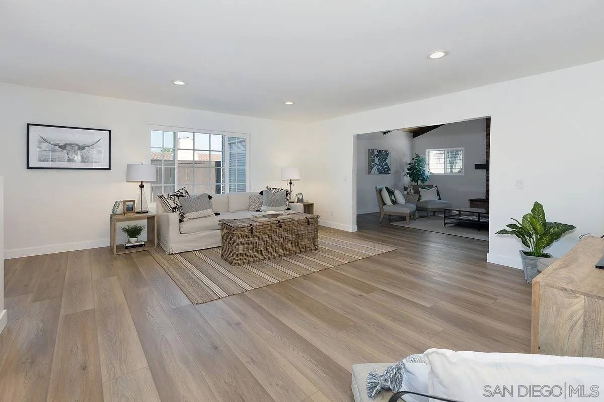 Lakeside, CA 92040,9137 Clearlake Way