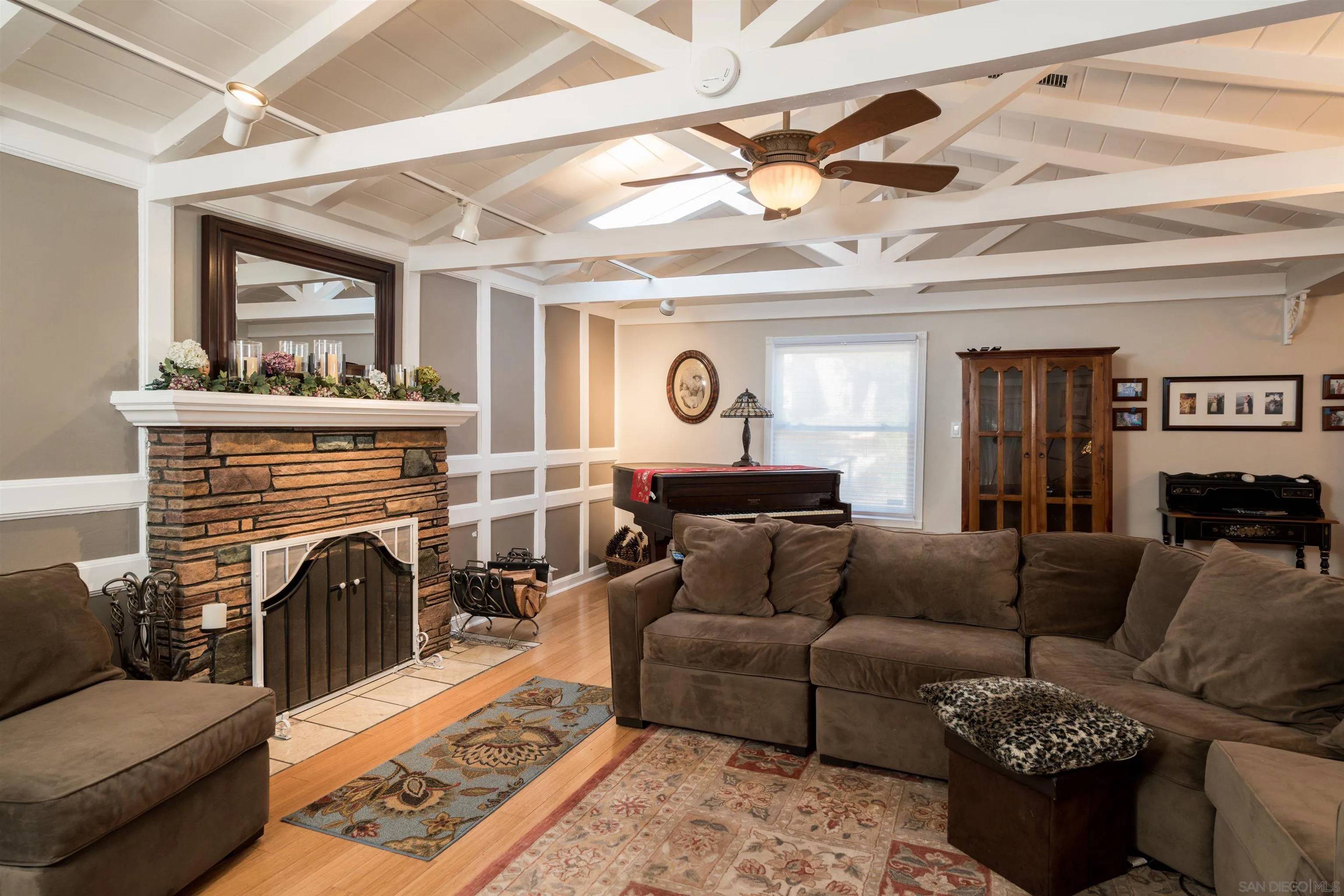 Carlsbad, CA 92008,3758 Adams St