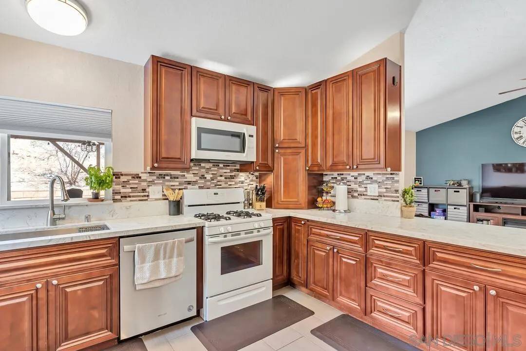 Santee, CA 92071,10828 Len St