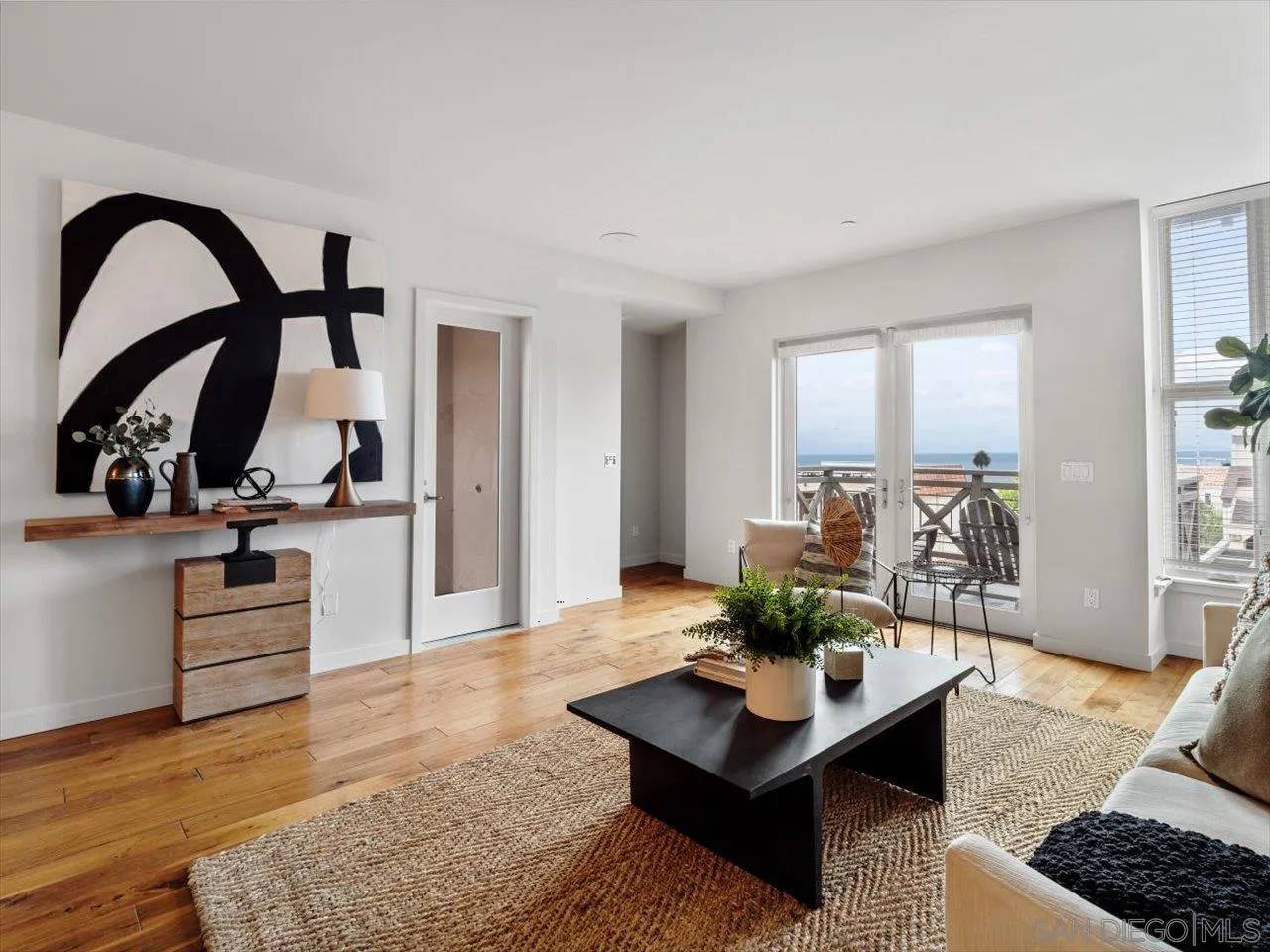 Encinitas, CA 92024,90 N Coast Highway 101 #307