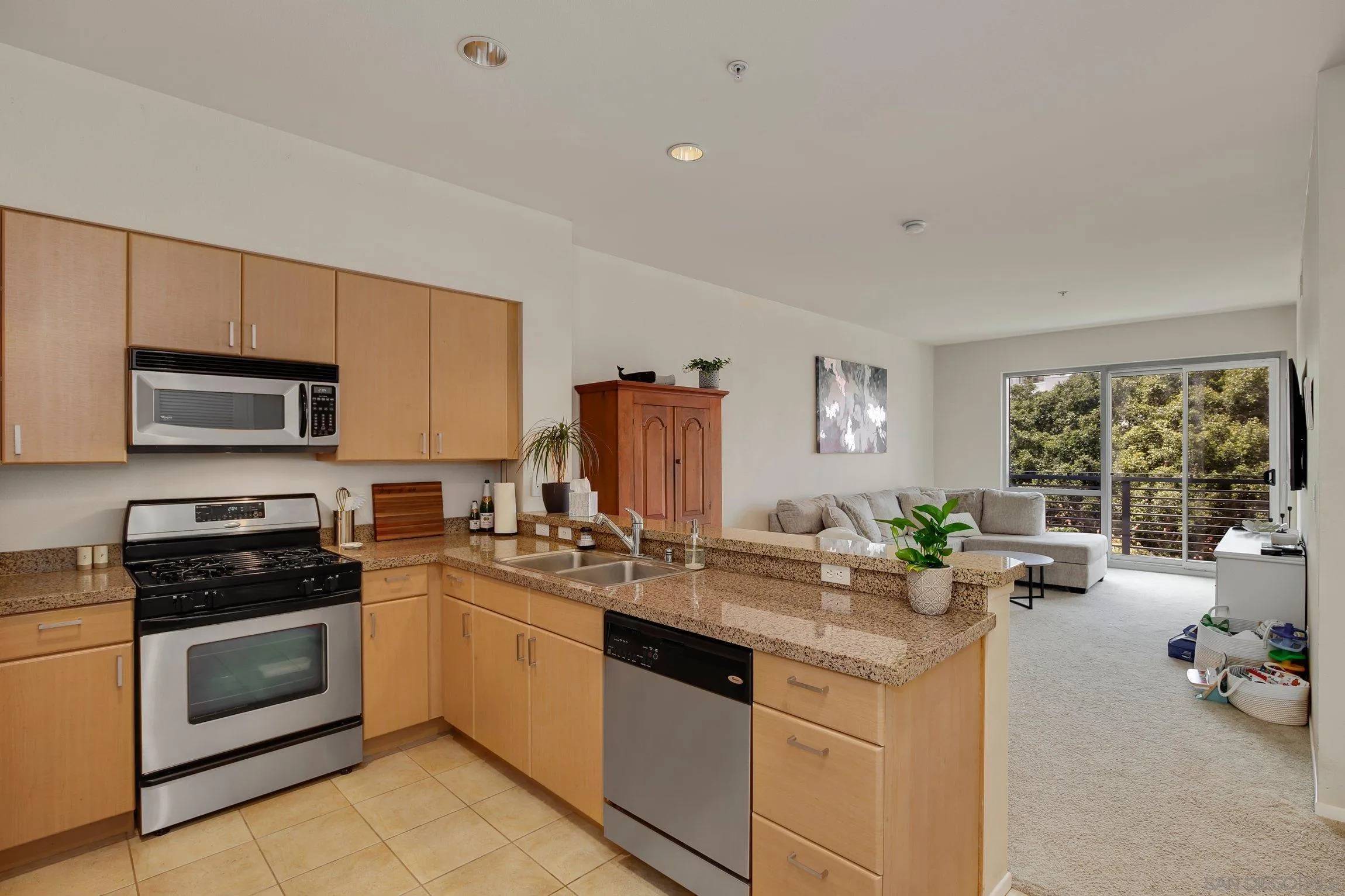 San Diego, CA 92101,445 Island #411